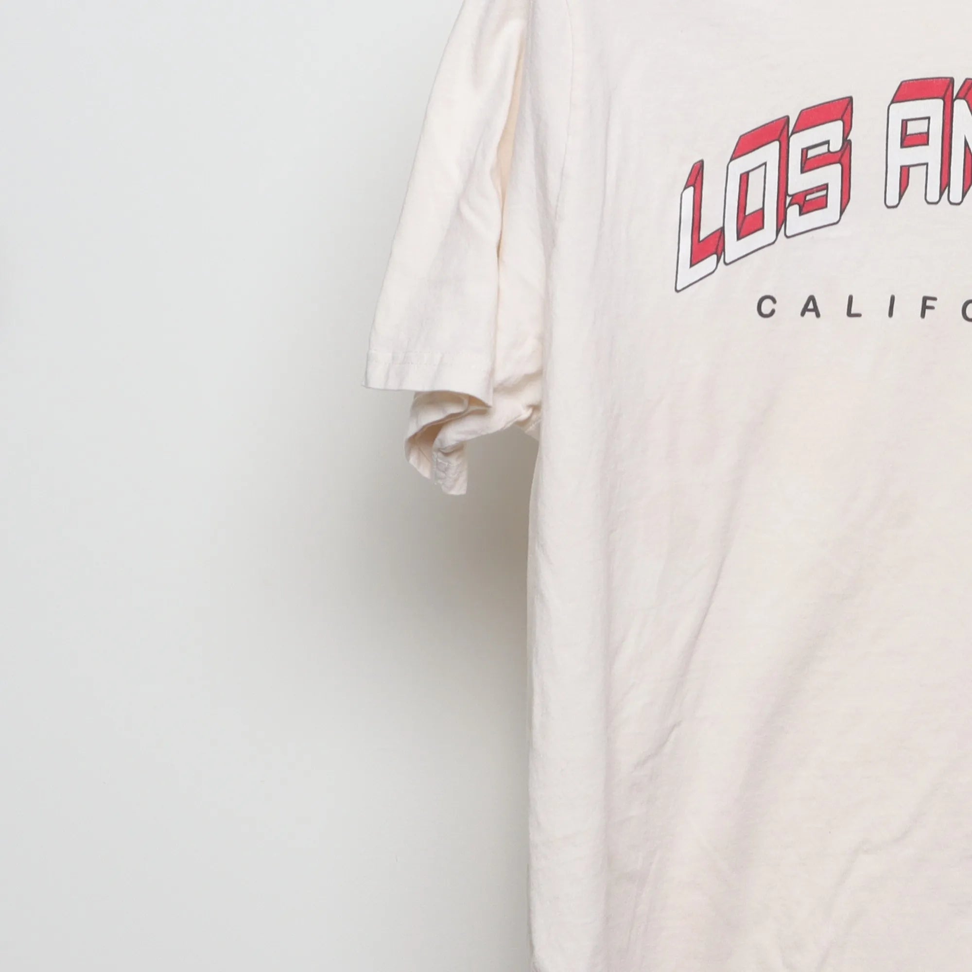 Close-up of the sleeve on the Vintage-Style Los Angeles Graphic Souvenir T-Shirt L
