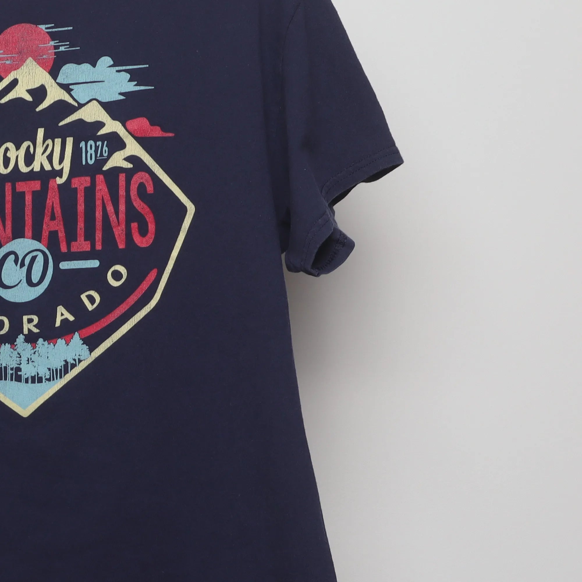 Close-up of the sleeve on the Vintage Style Rocky Mountains Souvenir T-Shirt M