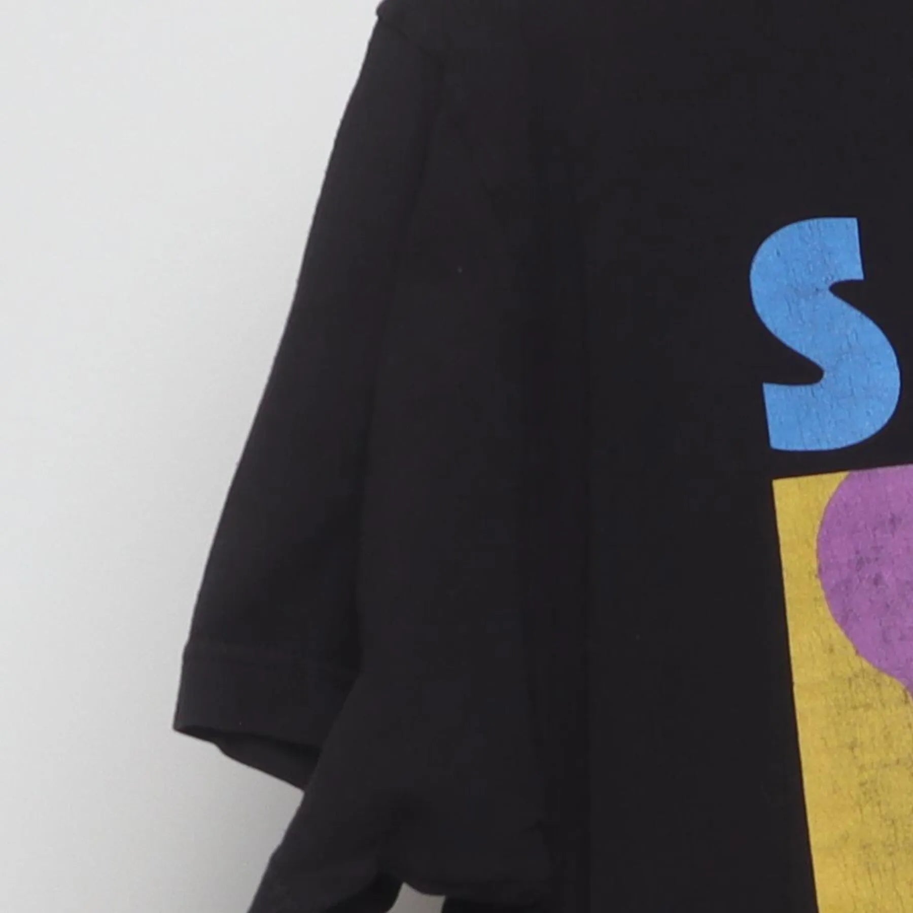 Close-up of the Left sleeve on the Vintage Y2K Selena "Warhol Pop Art" T-Shirt - L