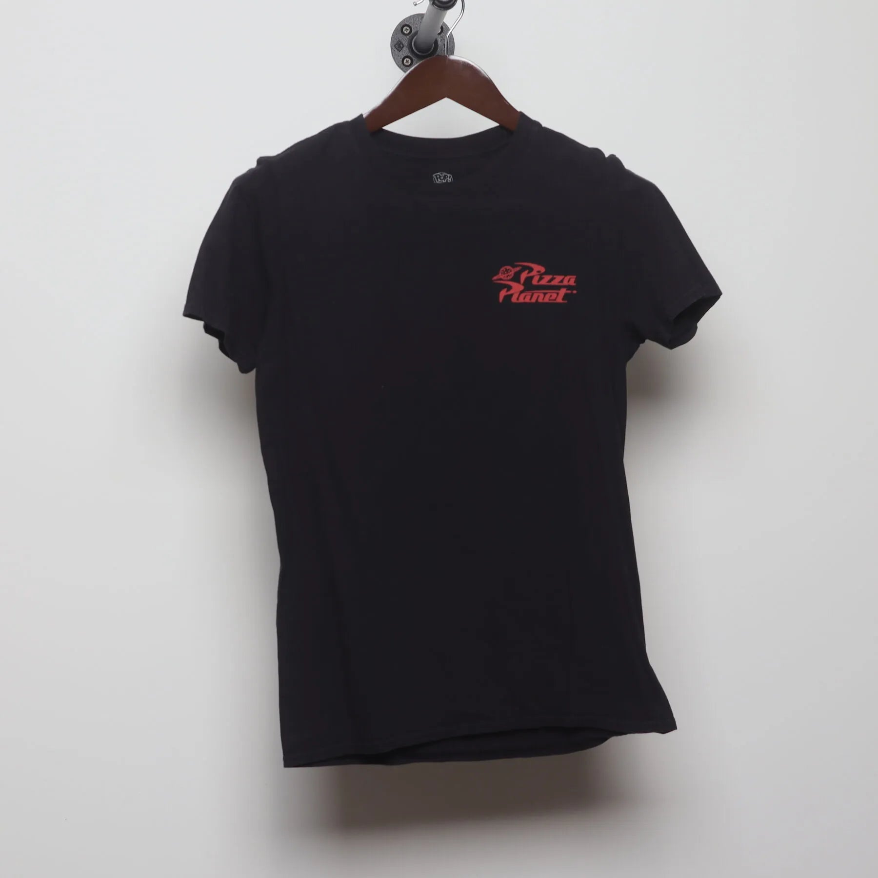 Front view of Vintage Y2K Disney / Pixar "Pizza Planet The Claw" T-Shirt - S