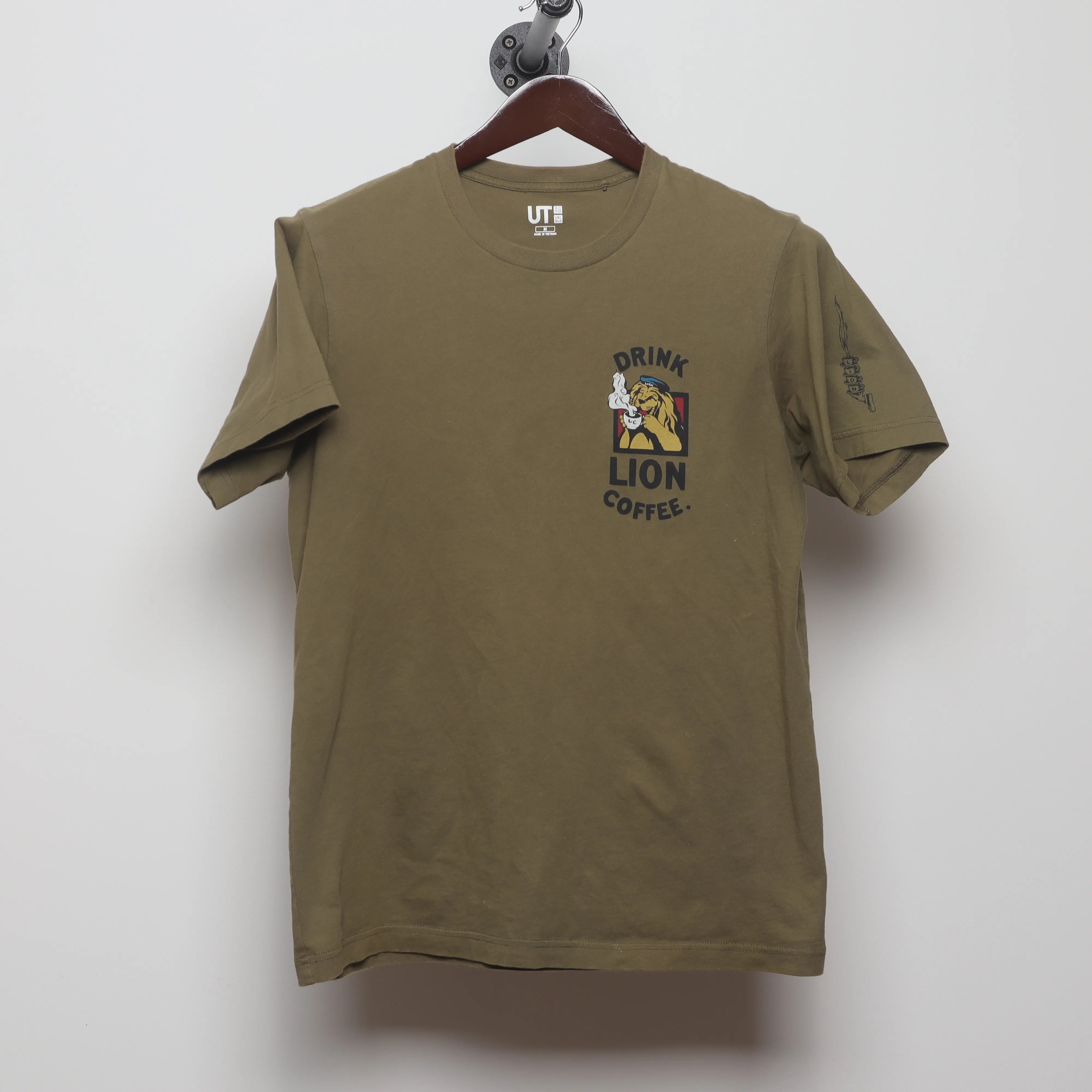 Front view of Vintage-Style Uniqlo UT Lion Coffee Graphic T-Shirt M
