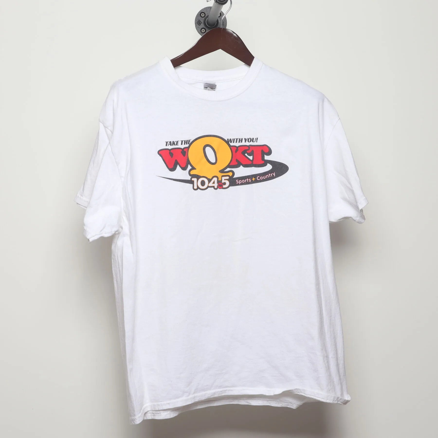 Front view of Vintage Y2K WQKT Radio "104.5 Sports + Country" T-Shirt - XL
