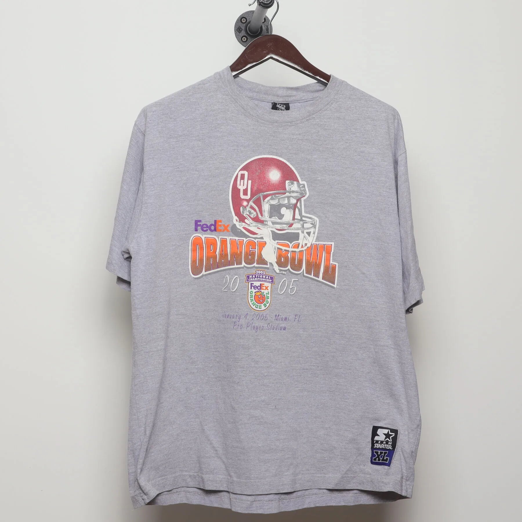 Front view of Vintage Y2K 2005 Orange Bowl "Oklahoma Sooners" T-Shirt - XL