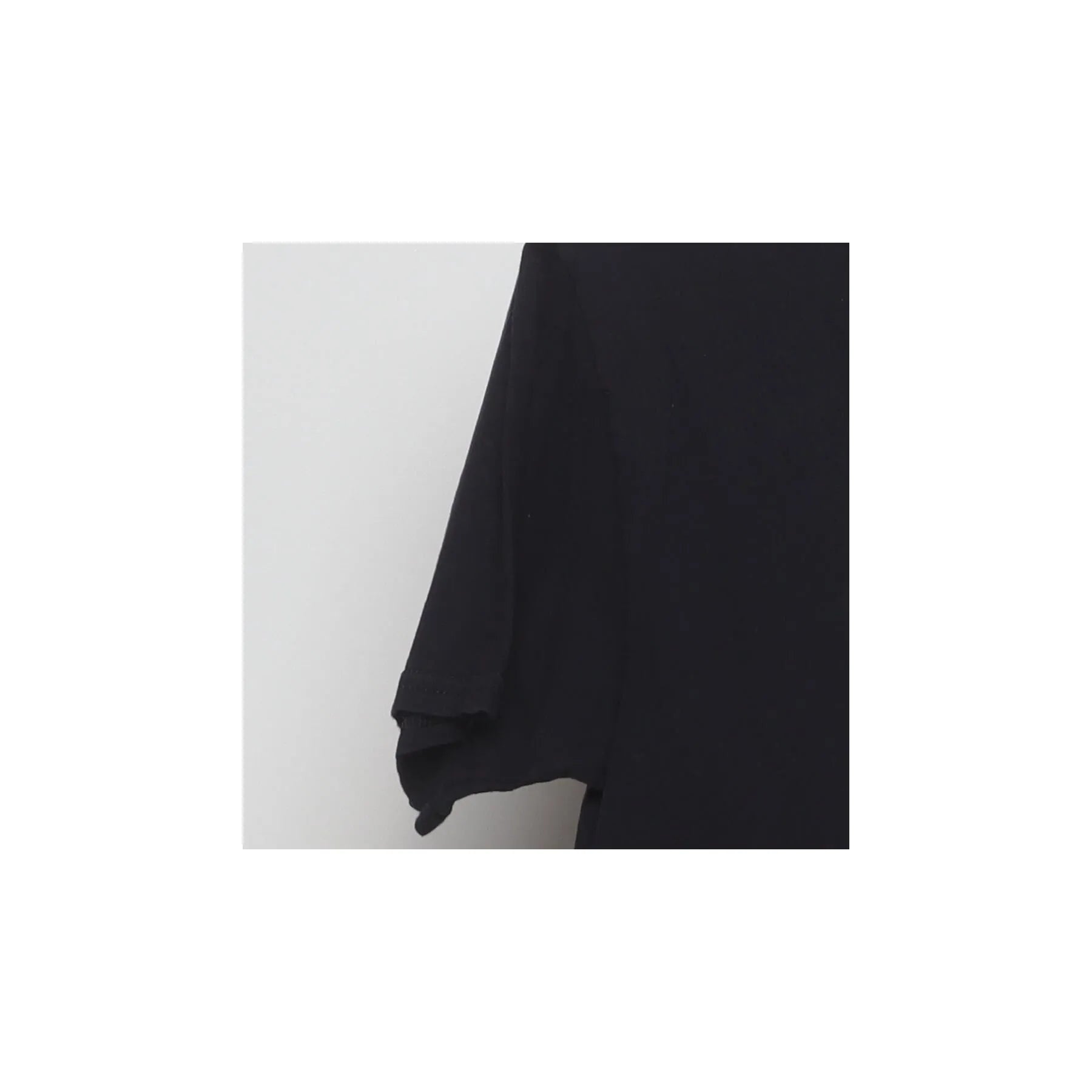 Close-up of the single stitch sleeve on the Vintage Y2K DARE "Mountain Sunset" T-Shirt - S