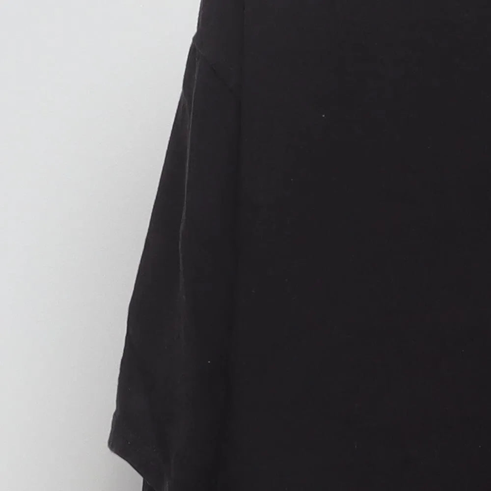 Close-up of the sleeve on the Vintage Y2K Harley-Davidson "Bar & Shield Logo" T-Shirt - M