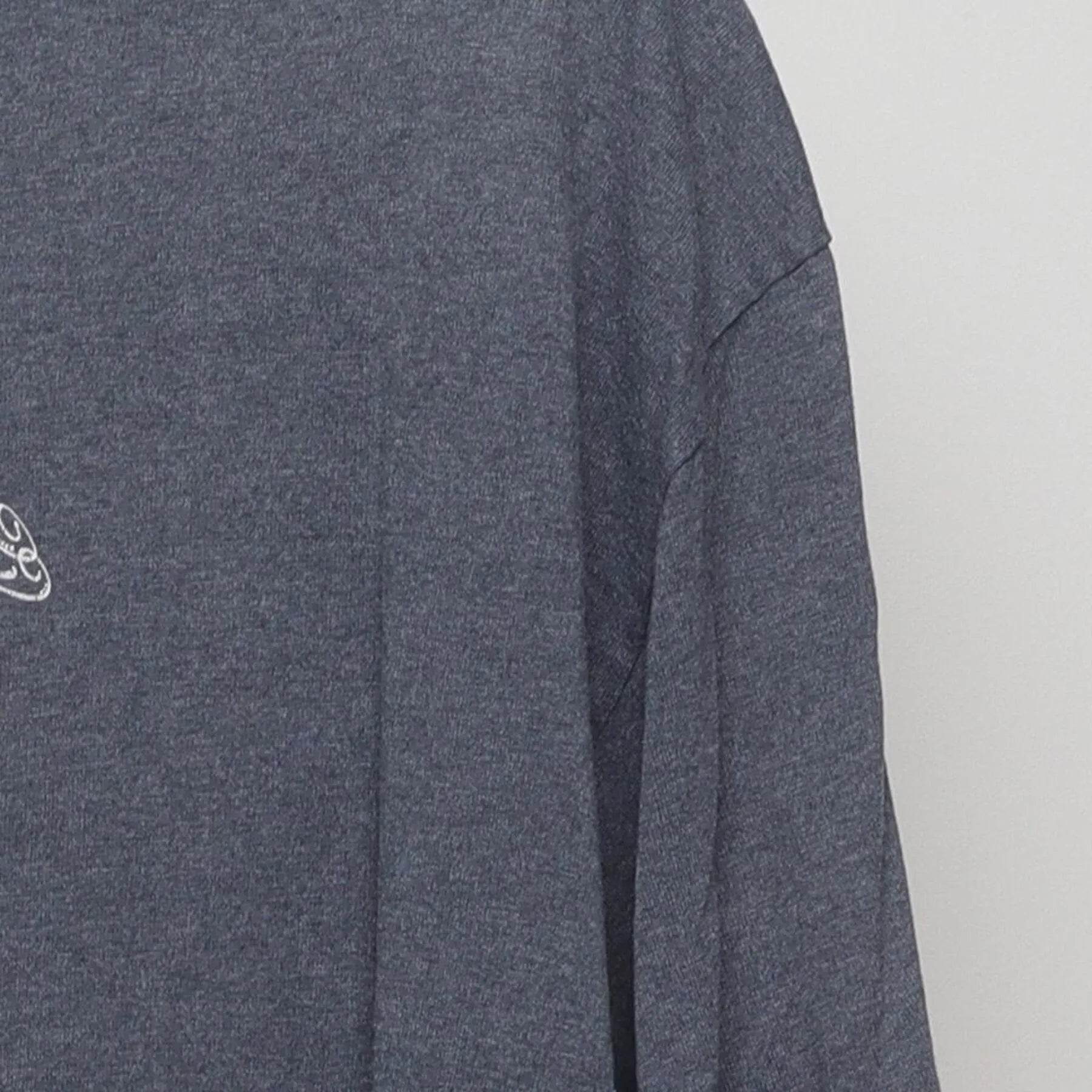Close-up of the Right sleeve on the Vintage Y2K Unleash Break "Tribal Logo" T-Shirt - L