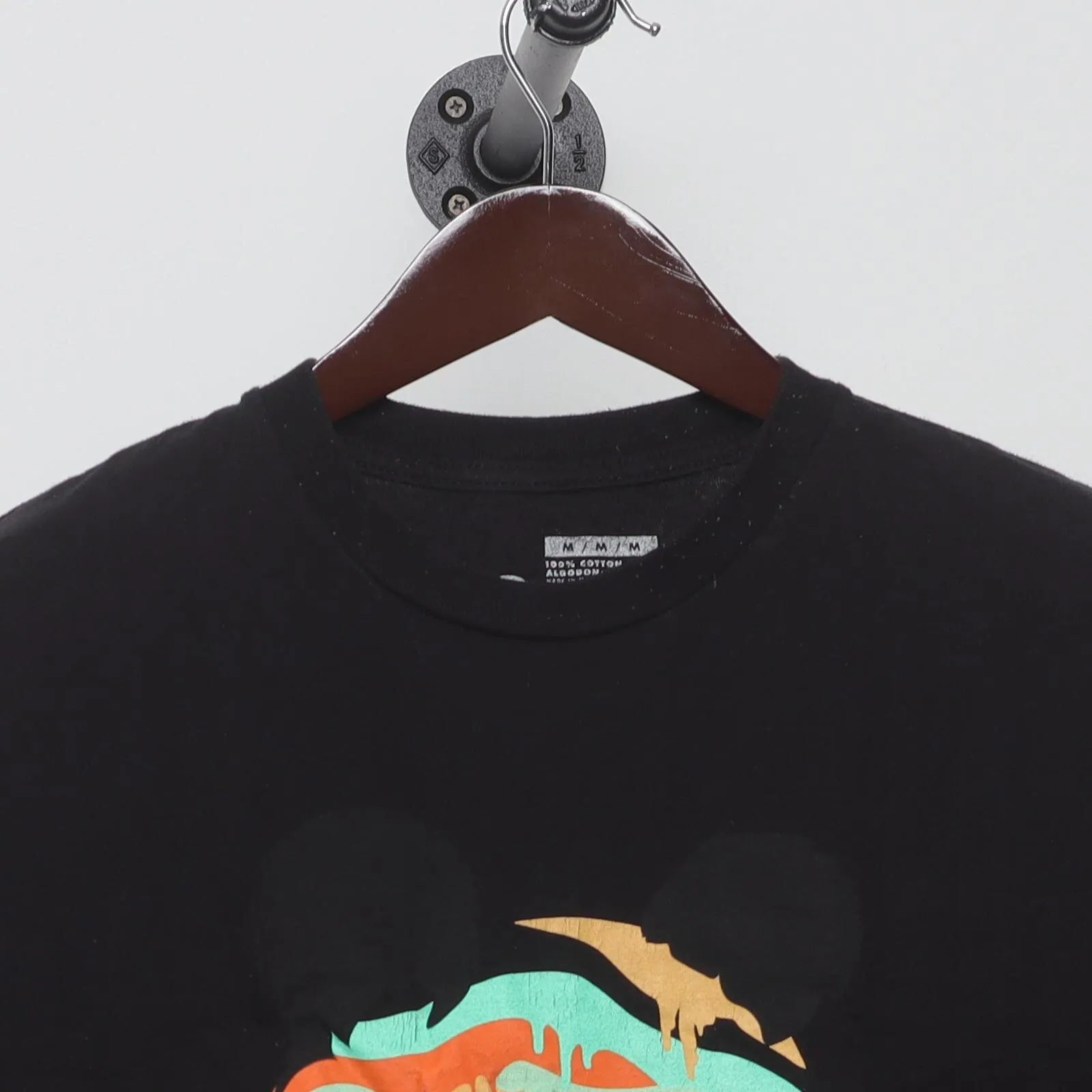 Close-up of the collar and tag on the Vintage Y2K LRG (Lifted Research Group) "Camo Panda" T-Shirt - S