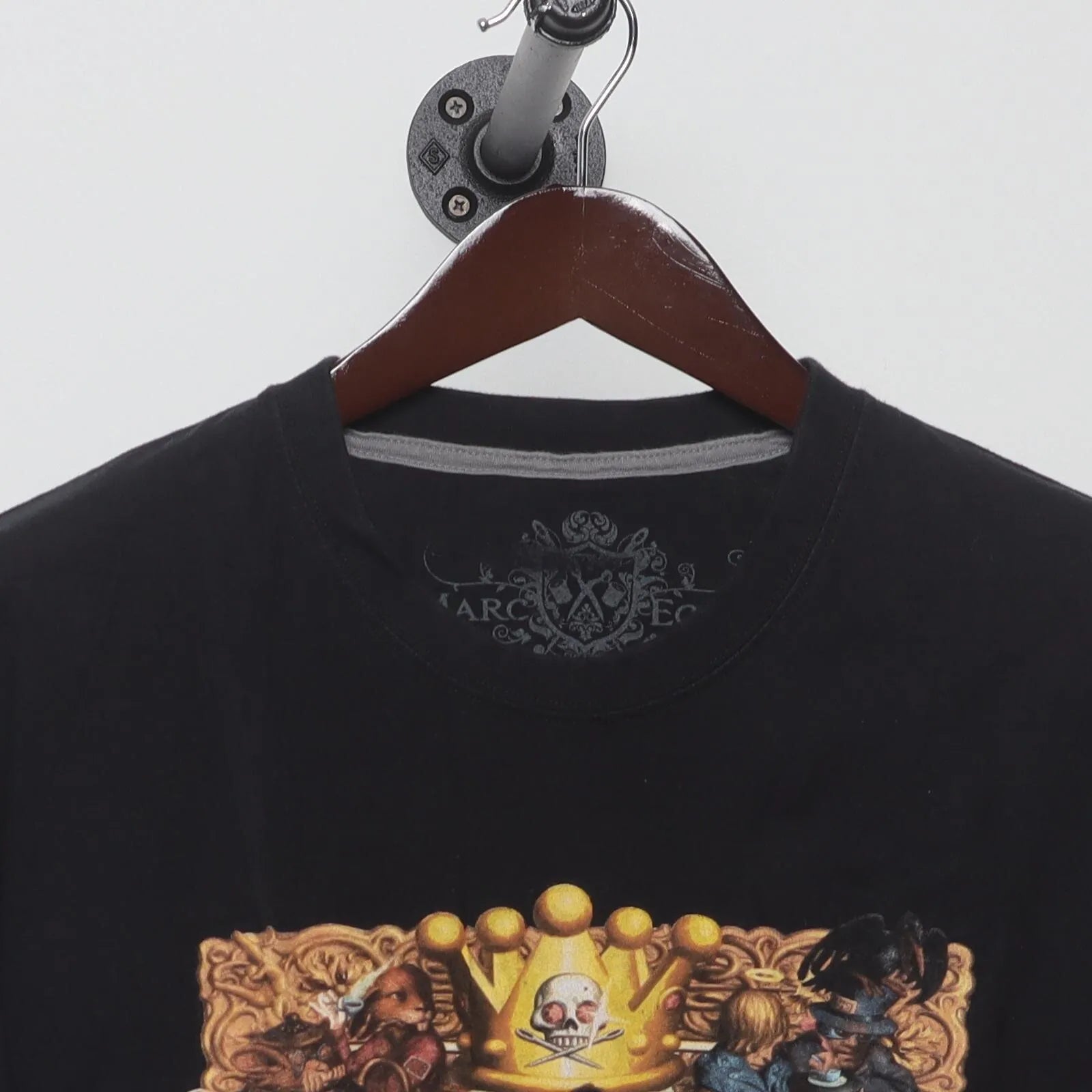 Close-up of the collar and tag on the Vintage Y2K Marc Ecko "Lost in Wonderland" T-Shirt - L