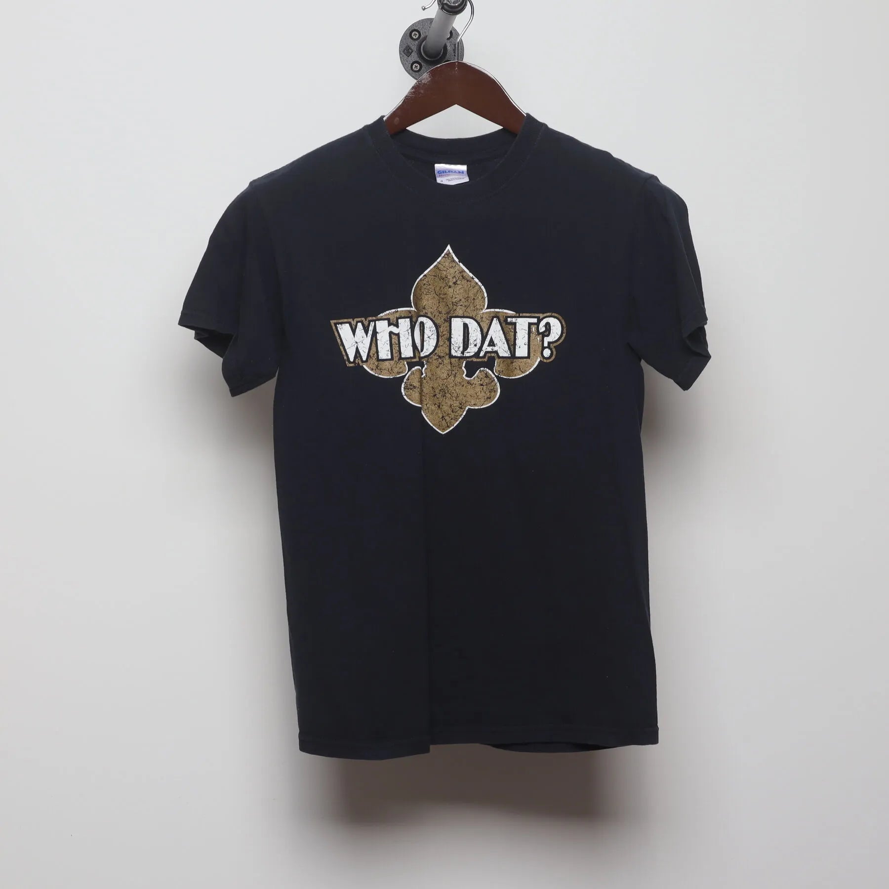Front view of Vintage Y2K New Orleans Saints "Who Dat?" T-Shirt - XS