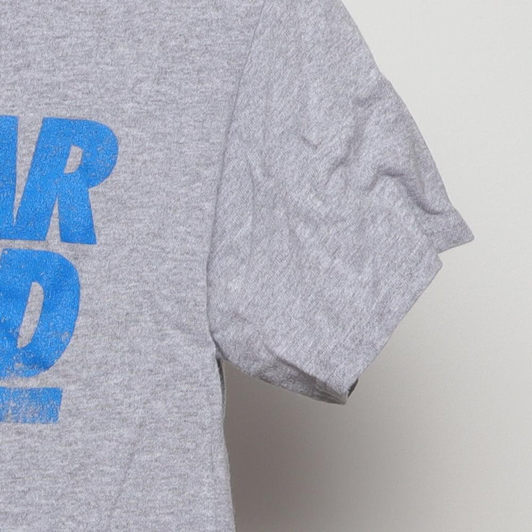 Close-up of the Right sleeve on the Vintage Y2K Popular Demand "Popular Demand" T-Shirt - XS