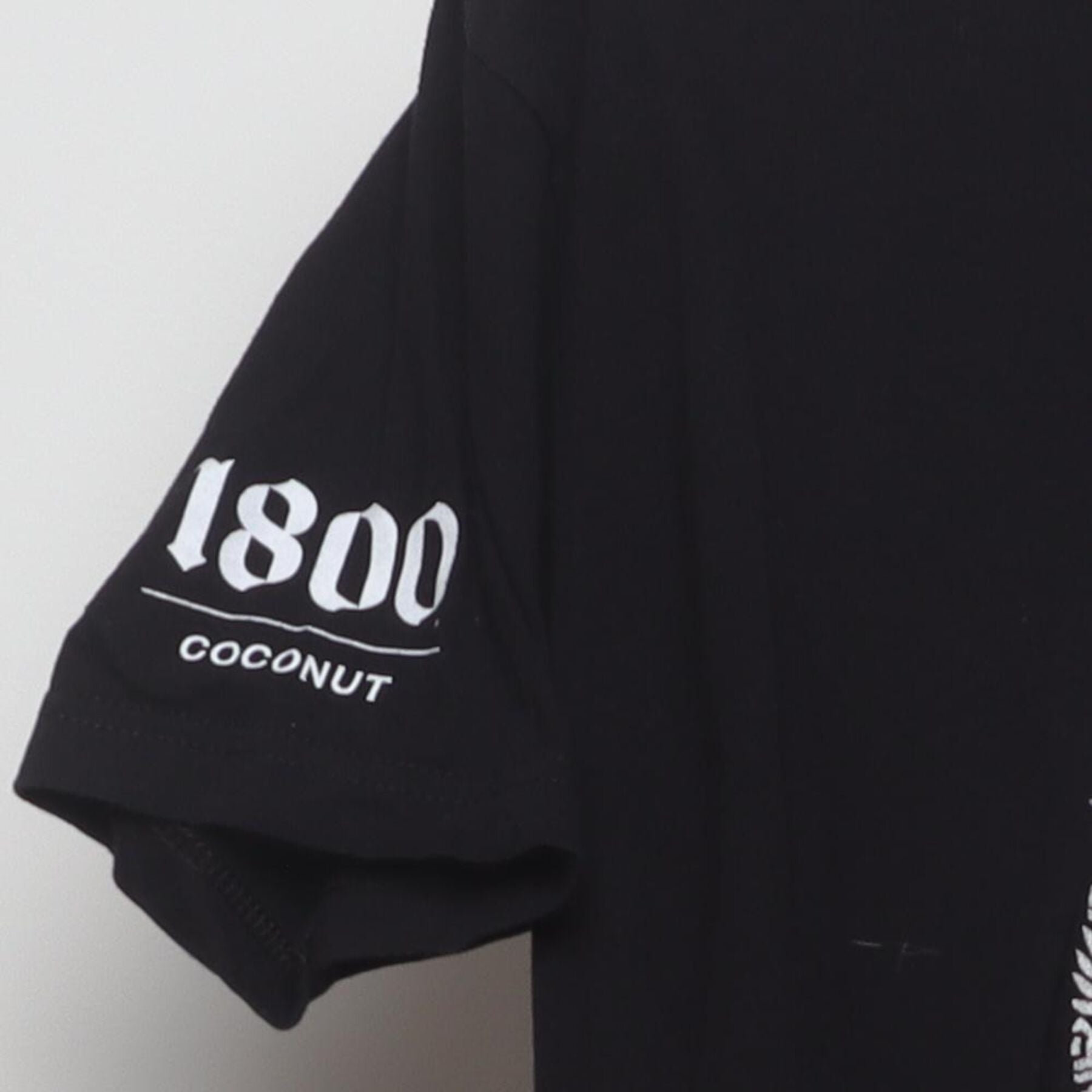 Close-up of the Left sleeve on the Vintage Y2K 1800 Coconut Tequila "Tequila Skull" T-Shirt - S