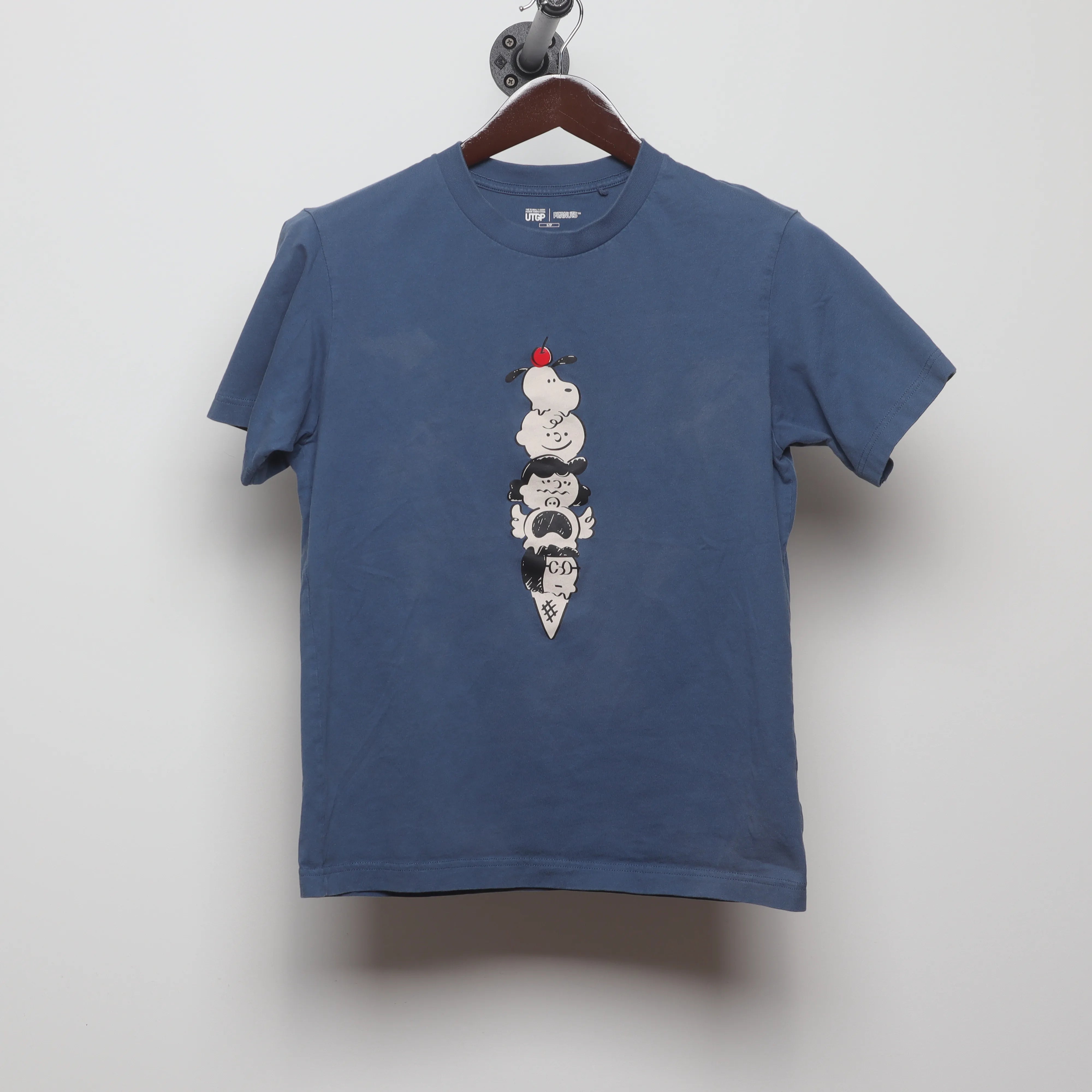 Front view of 2010s Uniqlo Peanuts Ice Cream Graphic Tee S