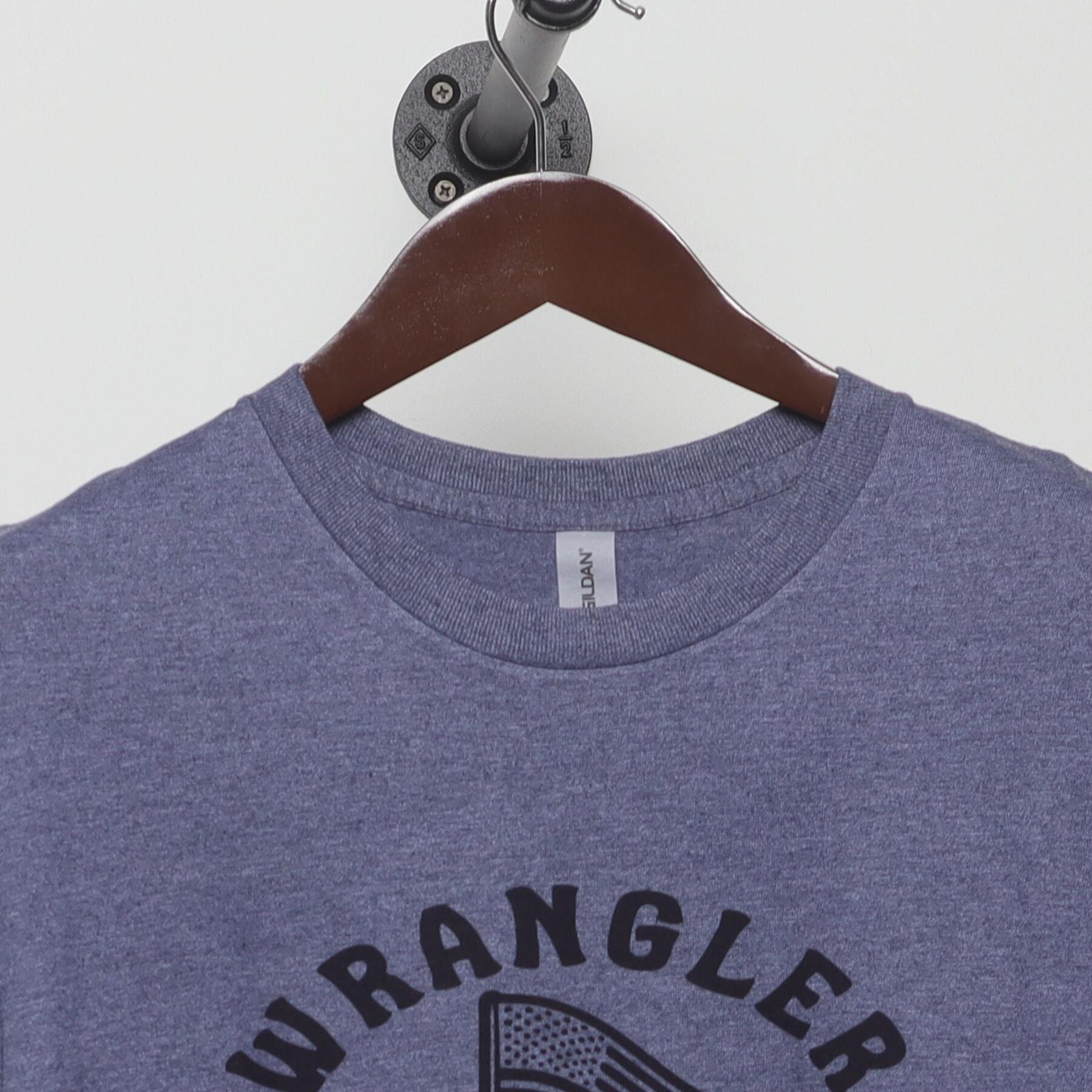 Close-up of the collar and tag on the Vintage 2020s Jeep "Wrangler Rally 2023" T-Shirt - L