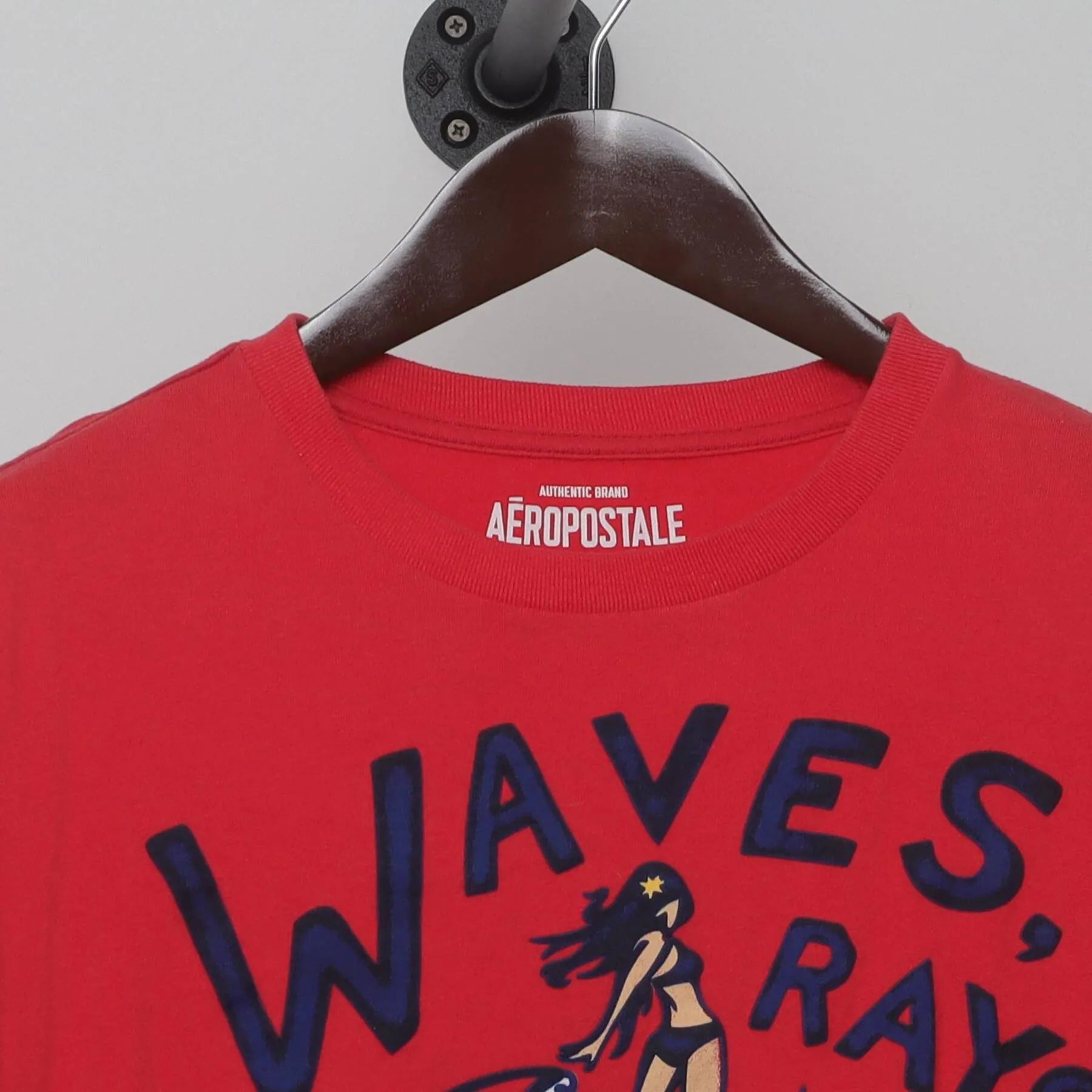 Collar and tag of Vintage Y2K Aéropostale "Waves, Rays, and Cali Days" Surfer Graphic T-Shirt