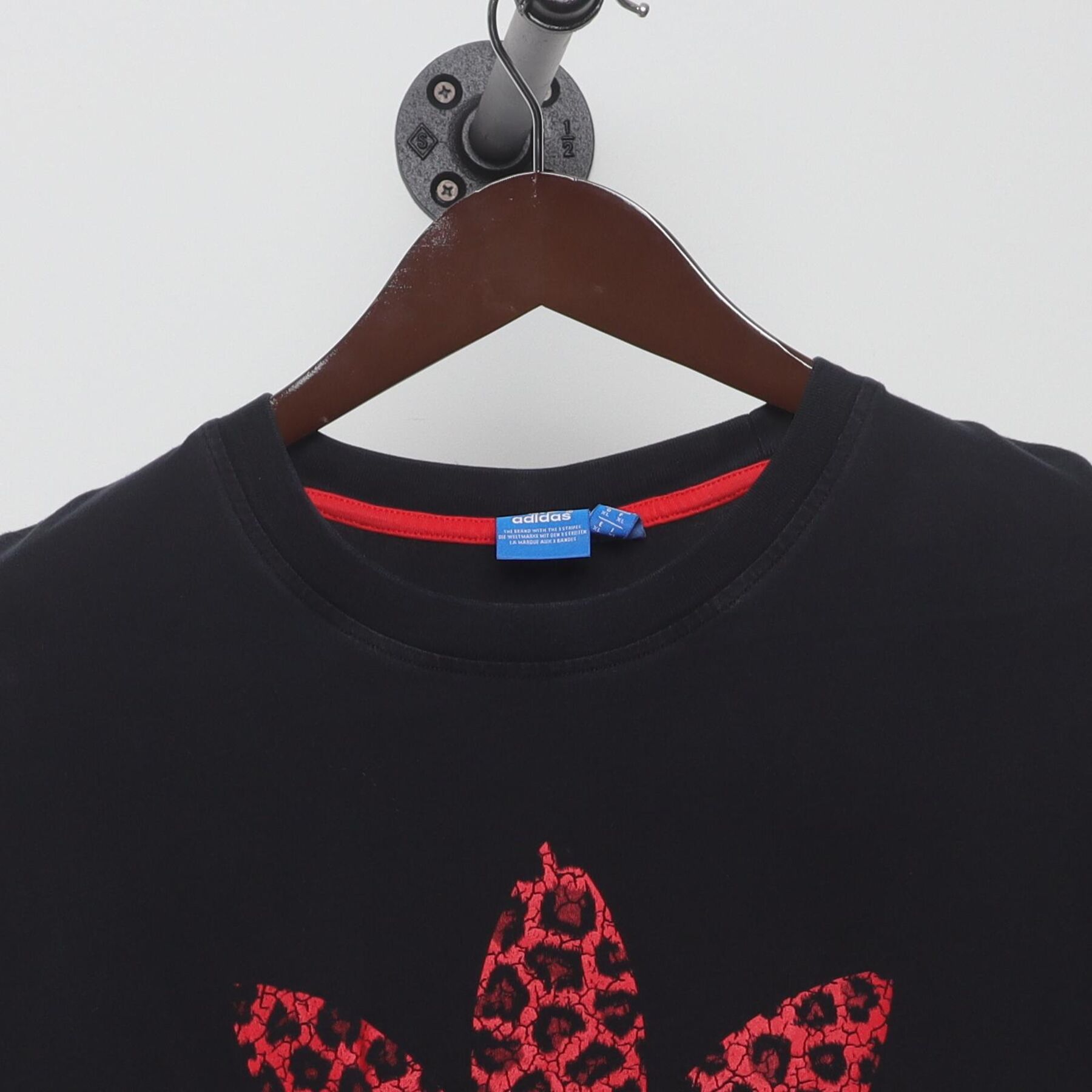Close-up of the collar and tag on the Vintage Y2K Adidas "Red Leopard Trefoil Logo" T-Shirt - XL