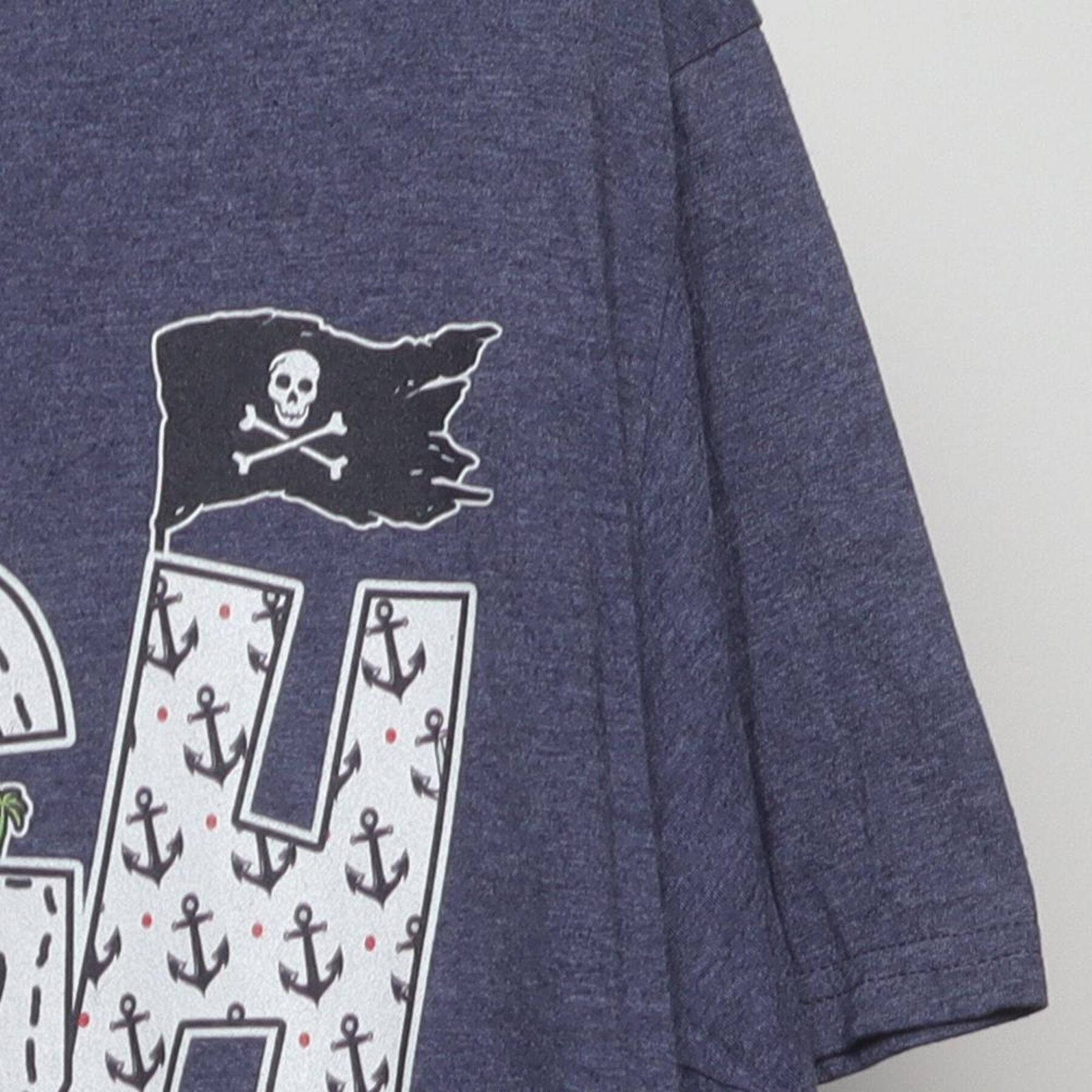 Close-up of the Right sleeve on the Vintage 2010s Pirate Graphic "ARRGH" T-Shirt - M