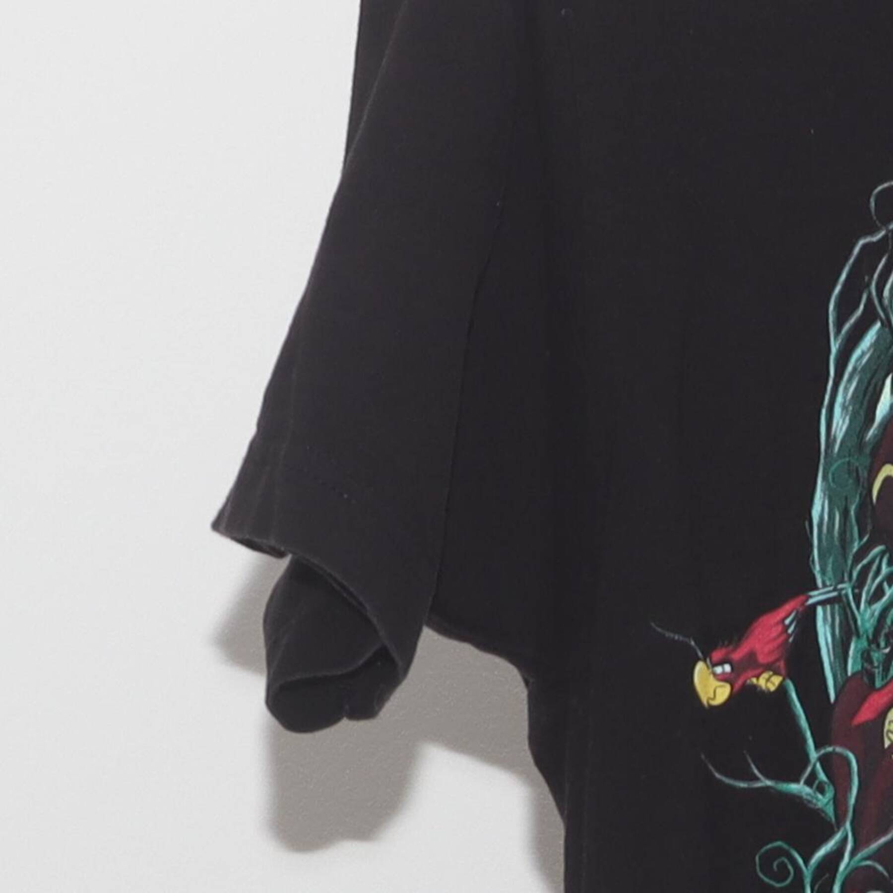 Close-up of the Left sleeve on the Vintage Y2K Disney "Villains Skull" T-Shirt - XS