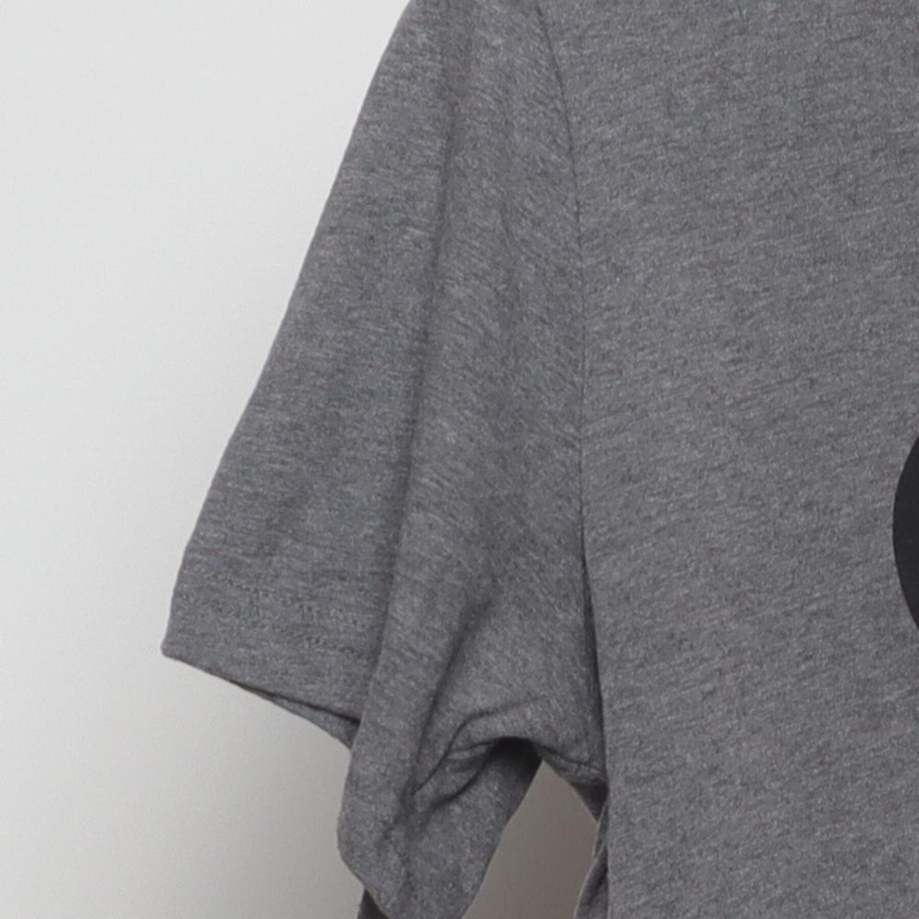Close-up of the Left sleeve on the Vintage Y2K Divider Records "Record Logo" T-Shirt - S