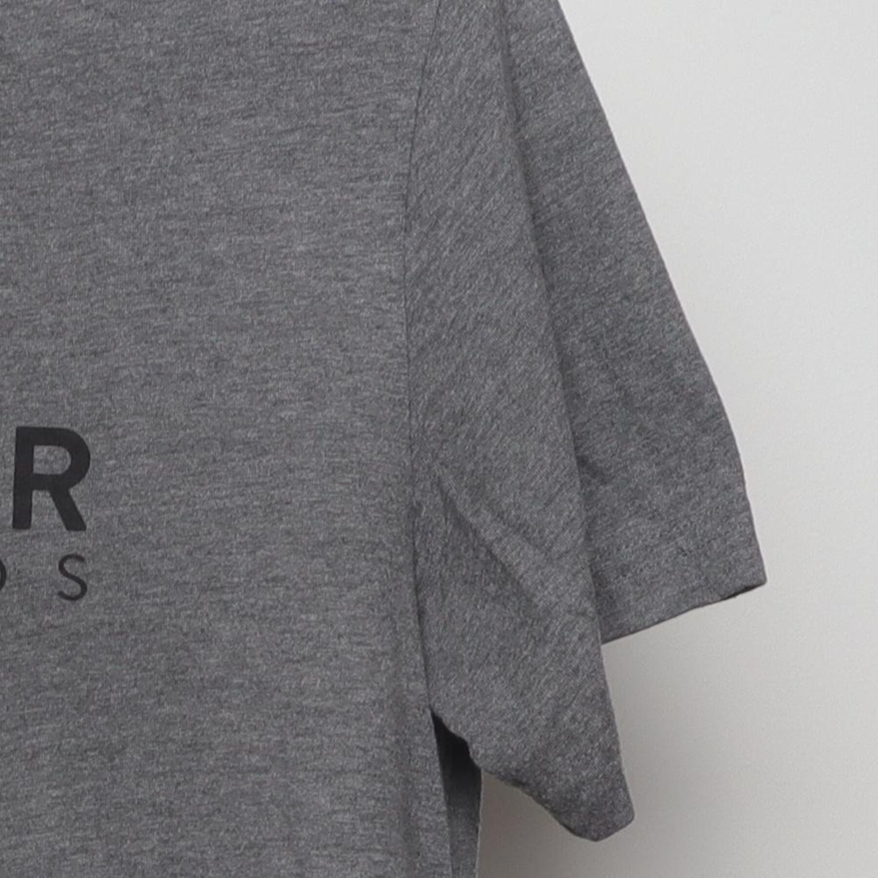 Close-up of the Right sleeve on the Vintage Y2K Divider Records "Record Logo" T-Shirt - S