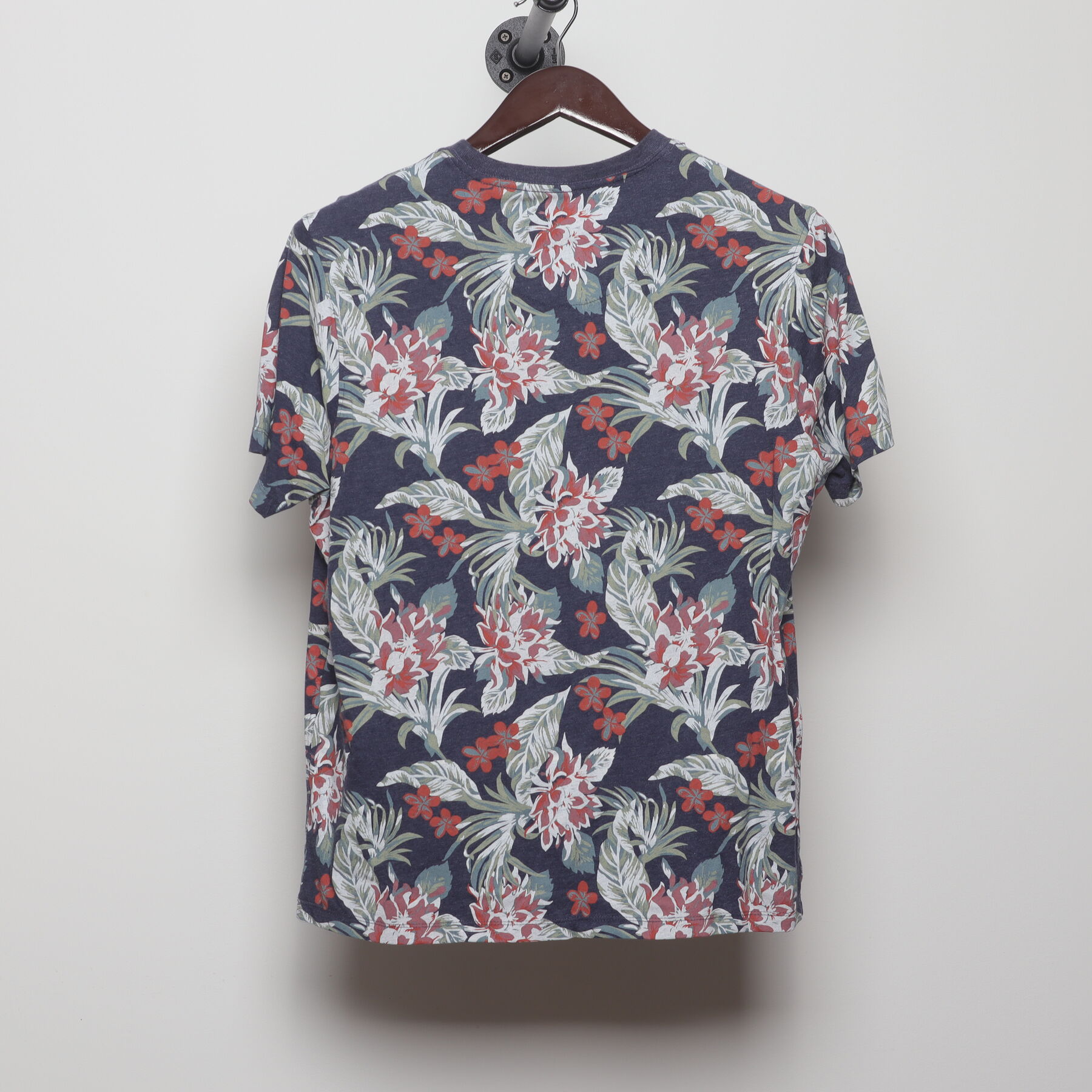 Back view of Vintage Y2K Threadbare "All-Over Floral Print" T-Shirt - S
