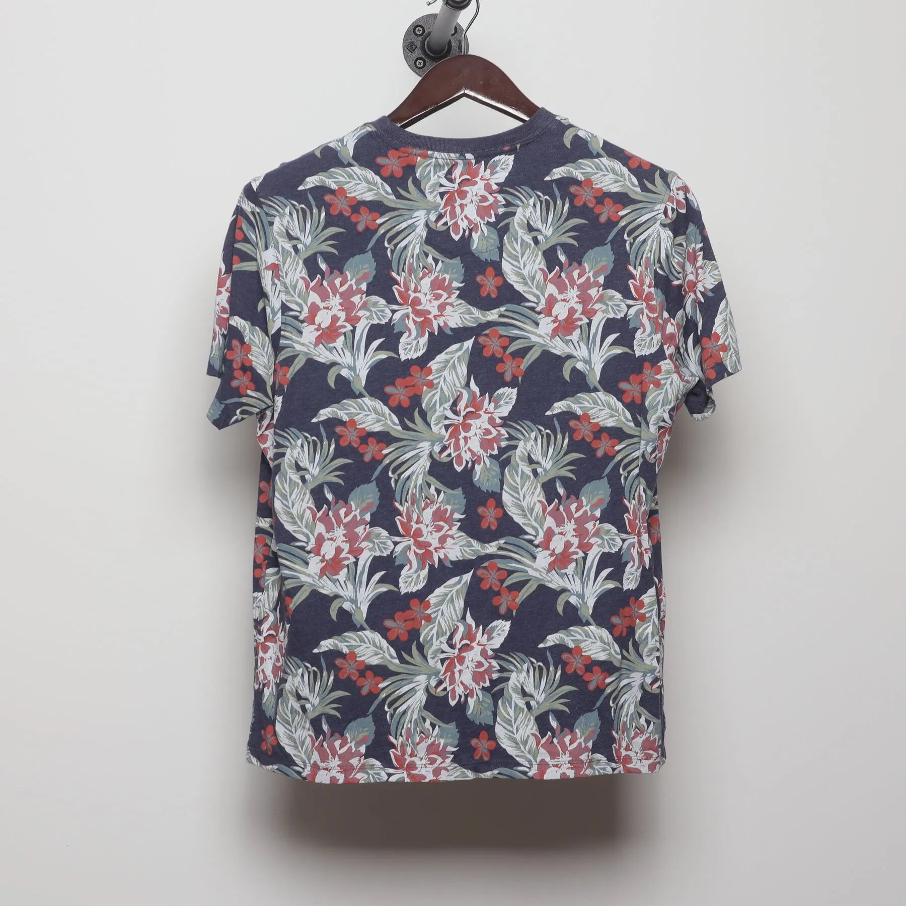 Back view of Vintage Y2K Threadbare "All-Over Floral Print" T-Shirt - S
