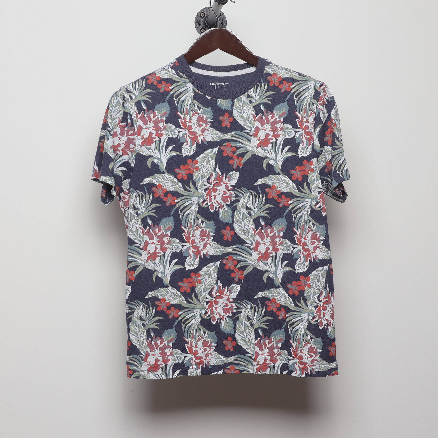 Front view of Vintage Y2K Threadbare "All-Over Floral Print" T-Shirt - S