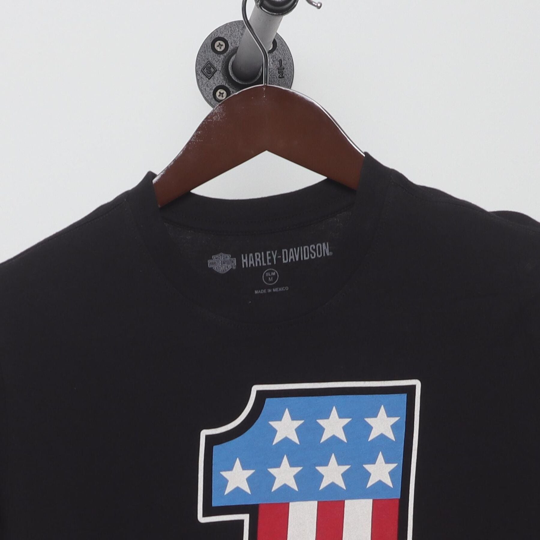Close-up of the collar and tag on the Vintage Y2K Harley-Davidson "#1 USA Flag" T-Shirt - S