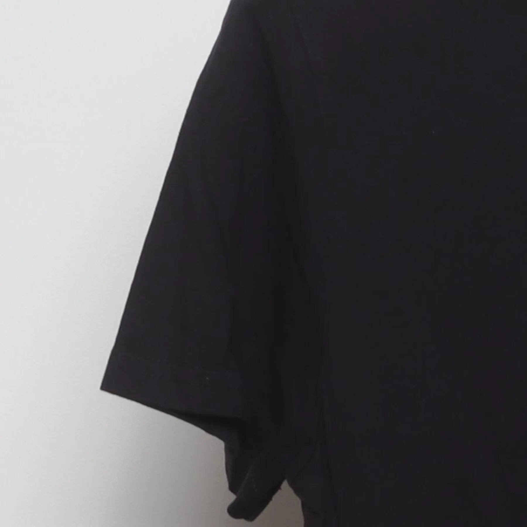 Close-up of the Left sleeve on the Vintage Y2K Harley-Davidson "#1 USA Flag" T-Shirt - S