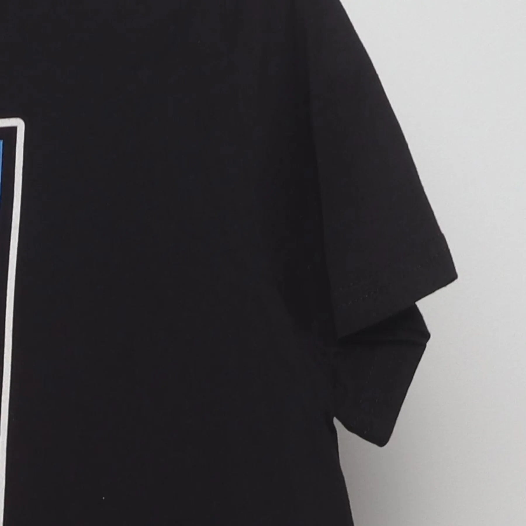 Close-up of the Right sleeve on the Vintage Y2K Harley-Davidson "#1 USA Flag" T-Shirt - S