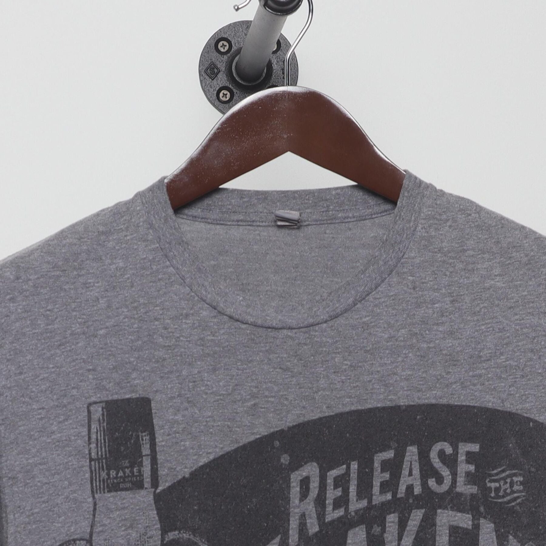 Close-up of the collar and tag on the Vintage 2010s The Kraken Rum "Release The Kraken" T-Shirt - M