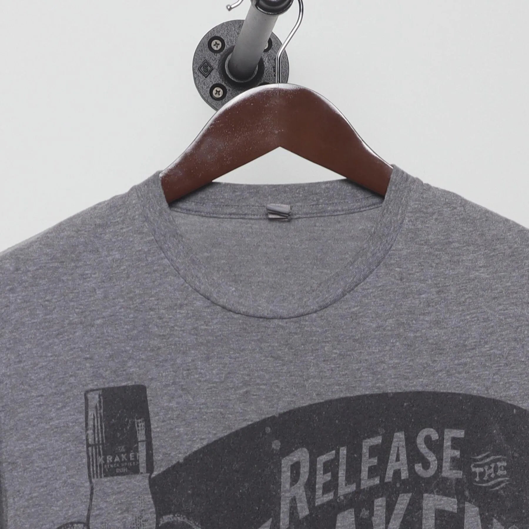 Close-up of the collar and tag on the Vintage 2010s The Kraken Rum "Release The Kraken" T-Shirt - M