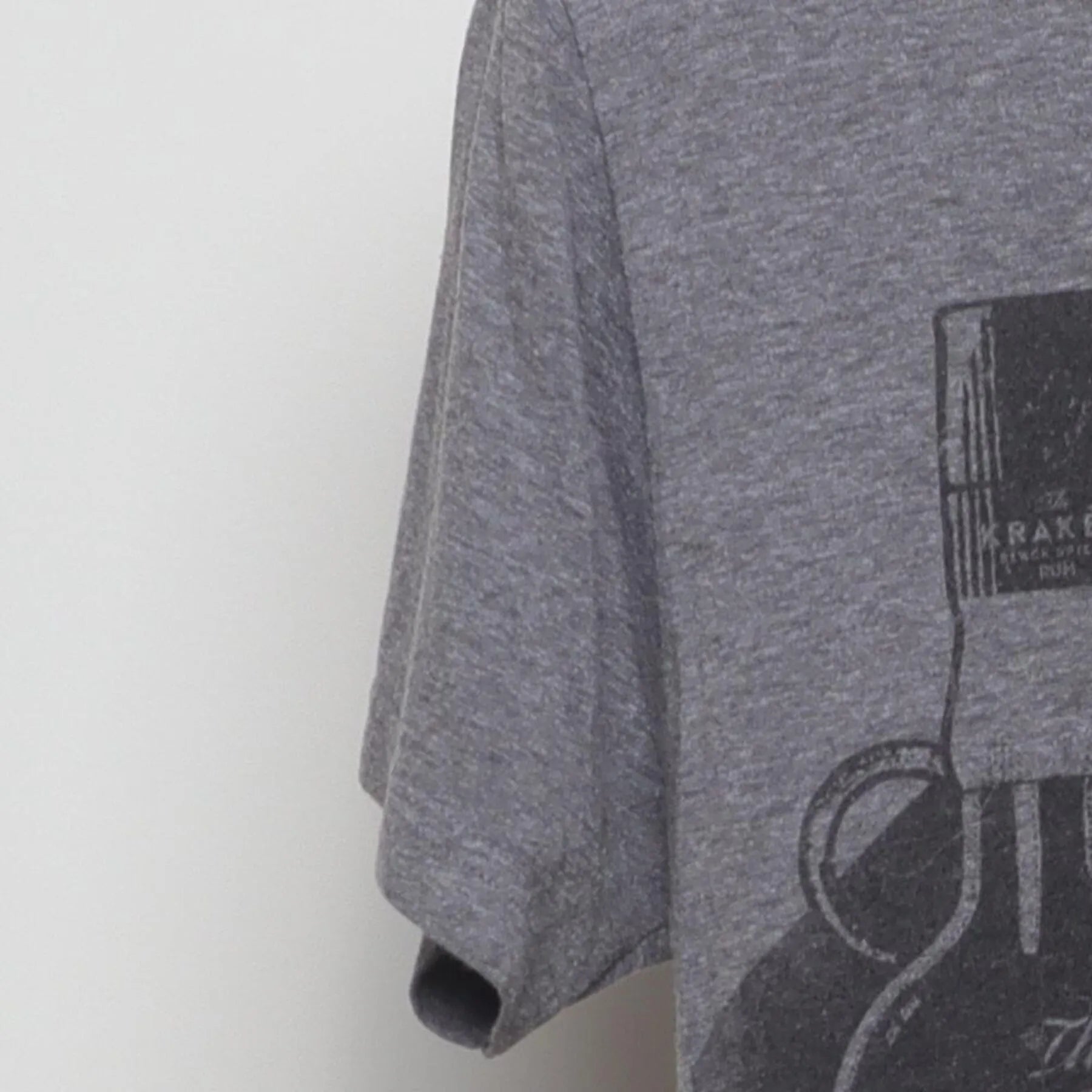 Close-up of the Left sleeve on the Vintage 2010s The Kraken Rum "Release The Kraken" T-Shirt - M