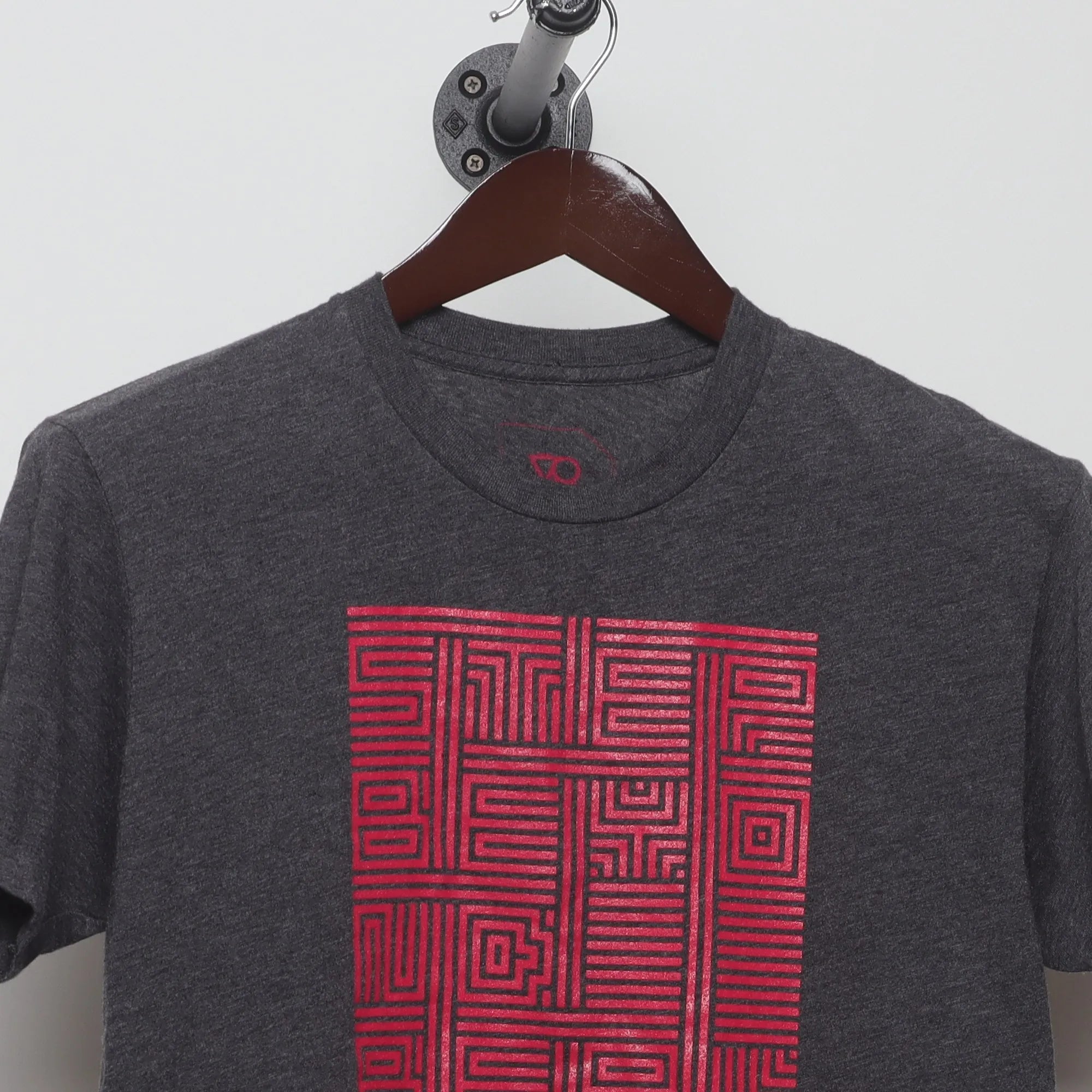Close-up of the collar and tag on the Modern Beyond Reality Maze Graphic T-Shirt M