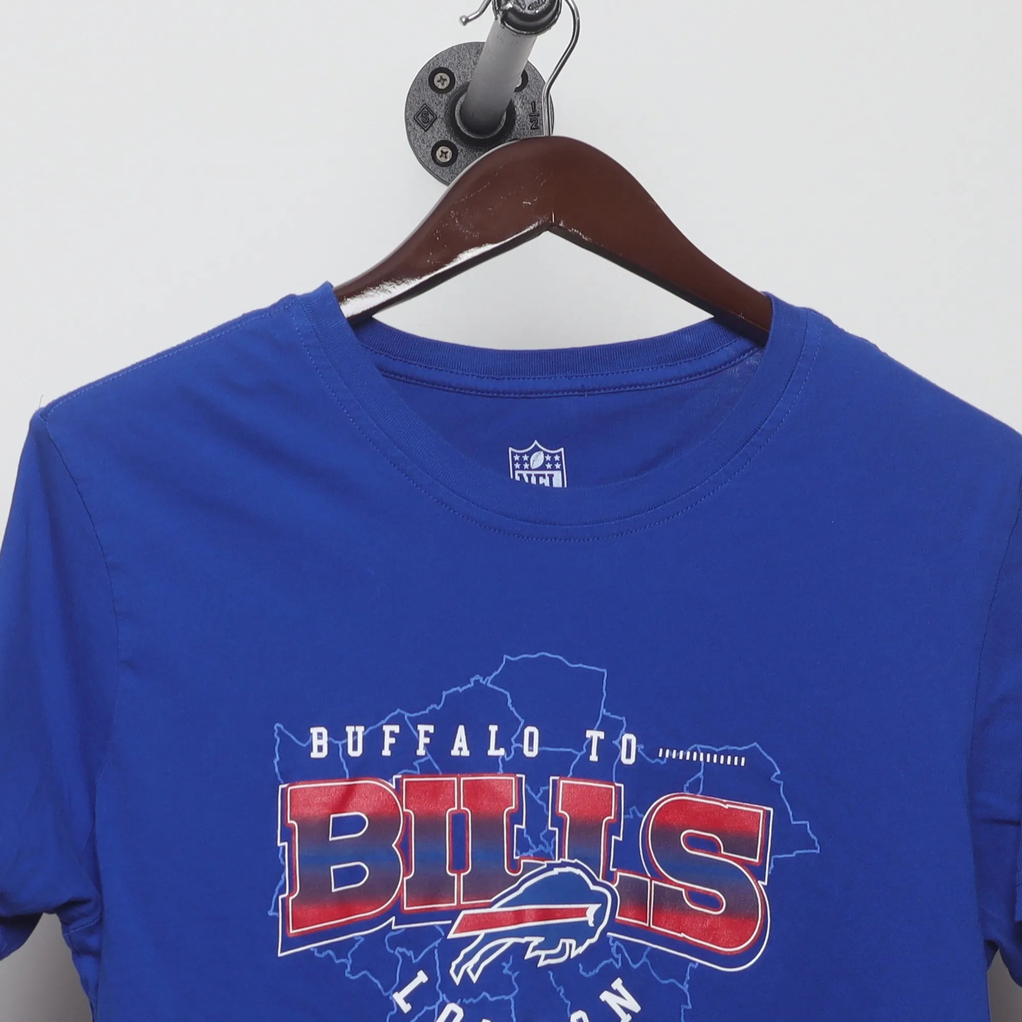 Close-up of the collar and tag on the Modern Buffalo Bills London Game T-Shirt M