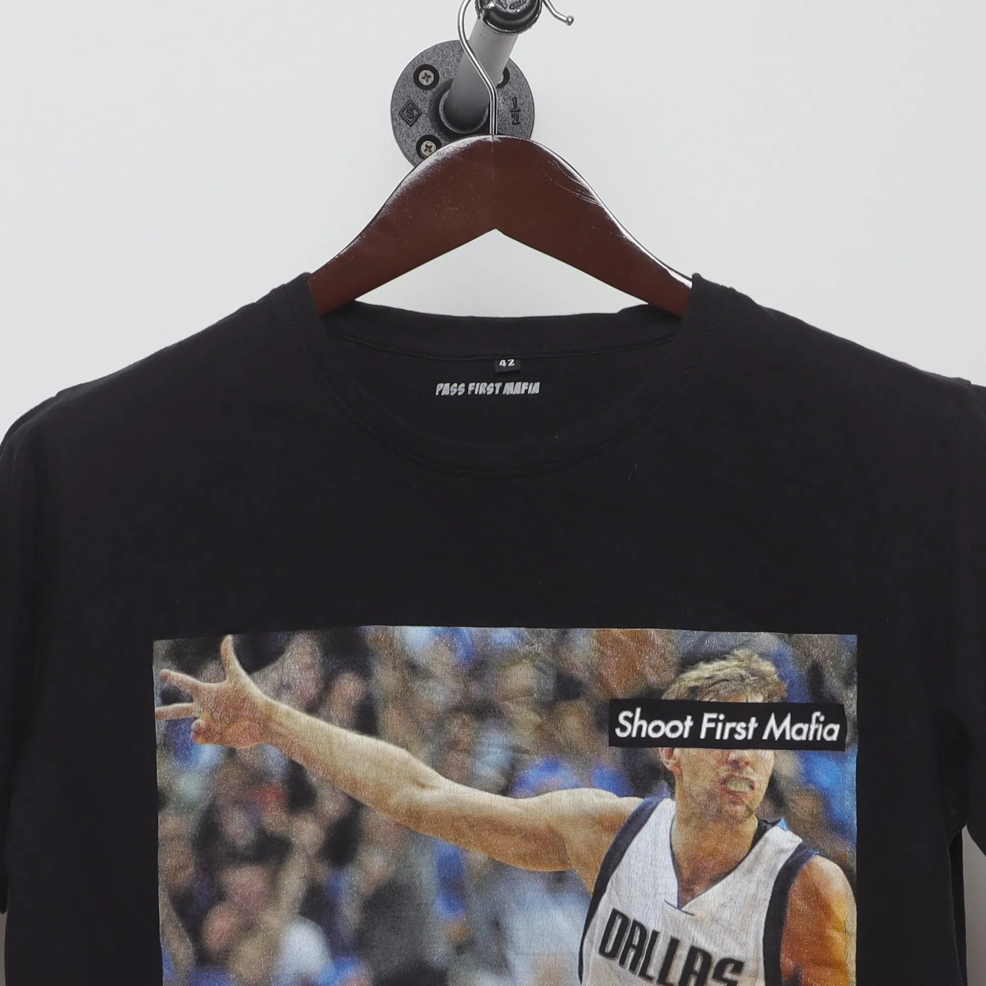 Close-up of the collar and tag on the Modern Dirk Nowitzki Shoot First Mafia T-Shirt M