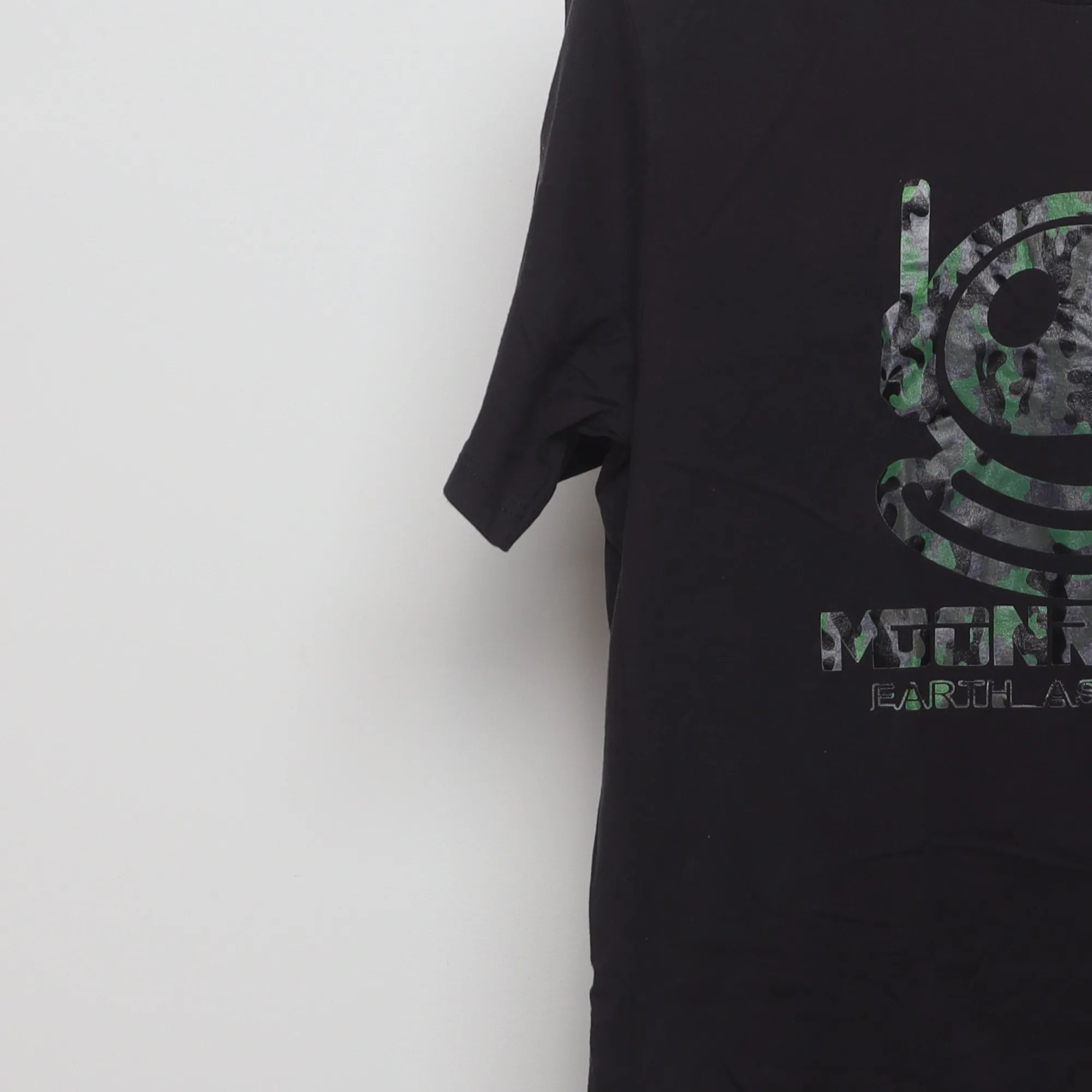 Close-up of the sleeve on the Modern Moonrocks Astronaut Camo Graphic Tee M