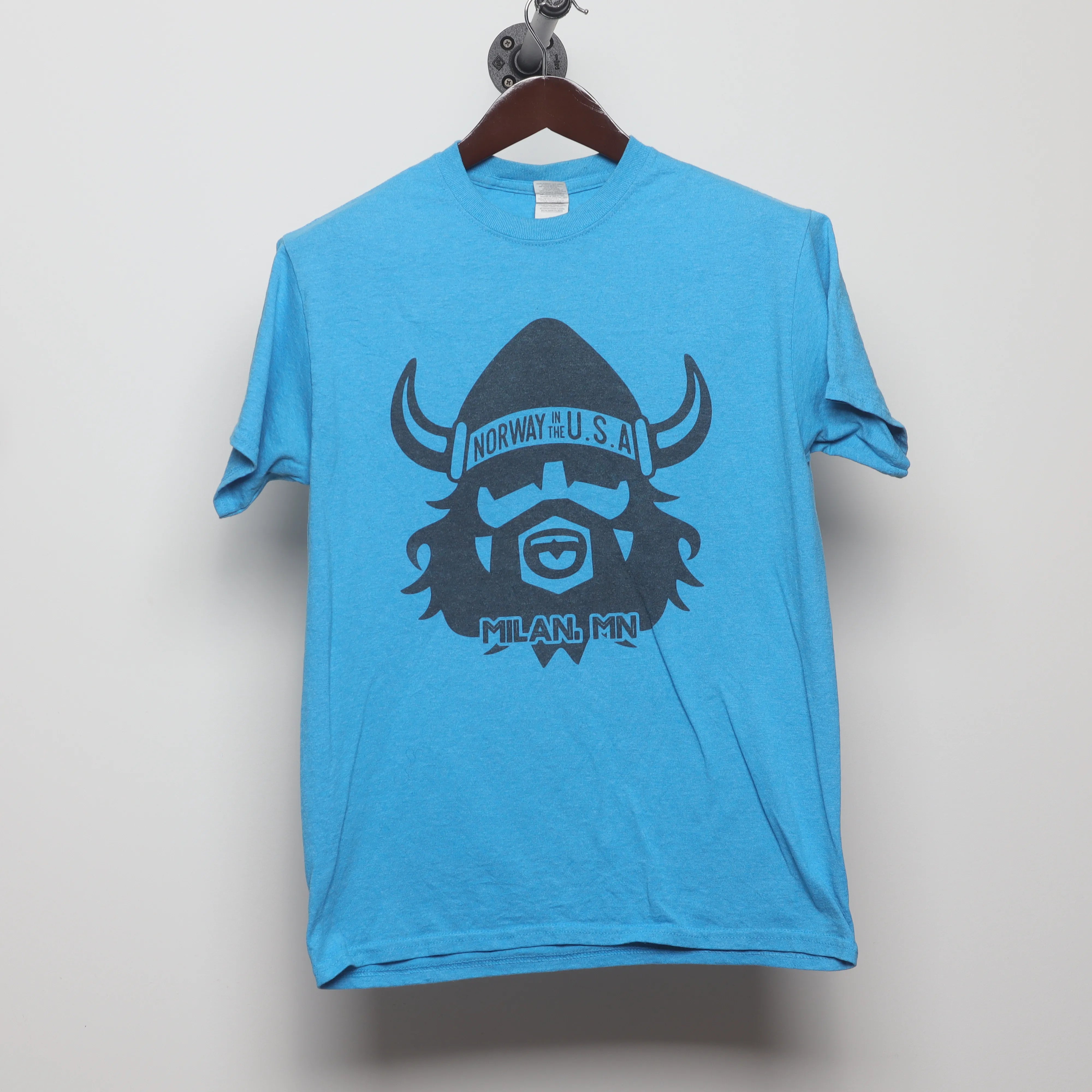 Front view of Modern Norway USA Viking Graphic Souvenir T-Shirt M