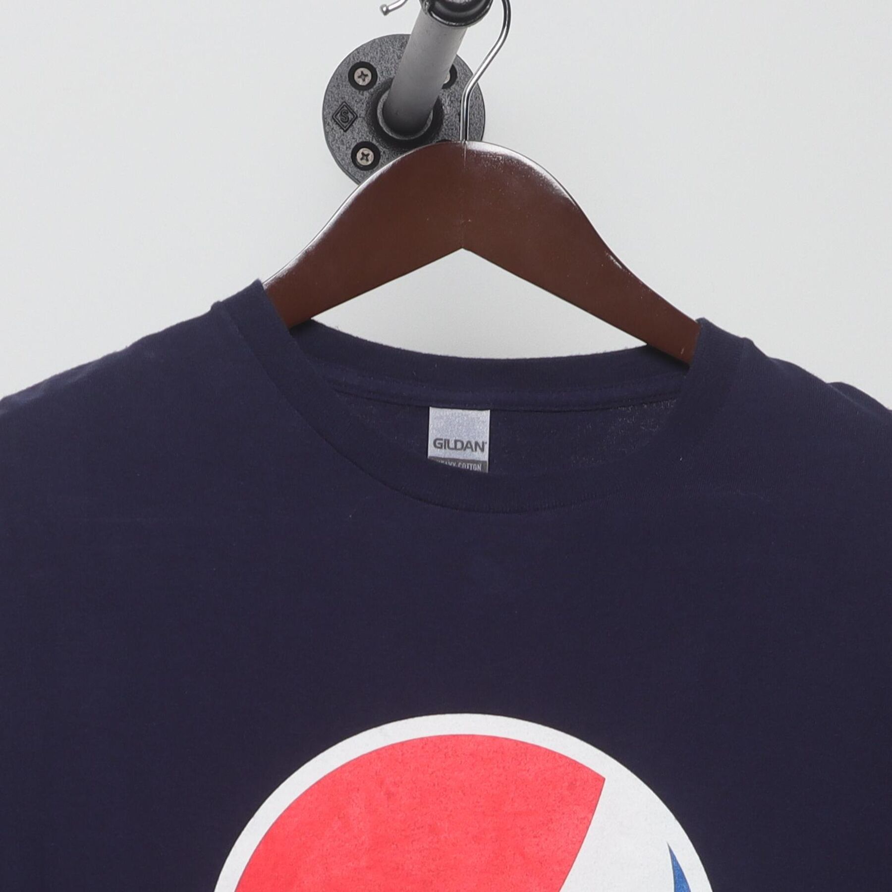 Close-up of the collar and tag on the Vintage Y2K Pepsi "Classic Globe Logo" T-Shirt - XXL