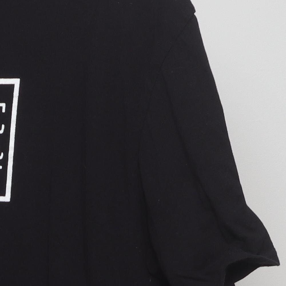 Close-up of the sleeve on the Modern Rick and Morty "Japanese Style Rick Sanchez" T-Shirt - L
