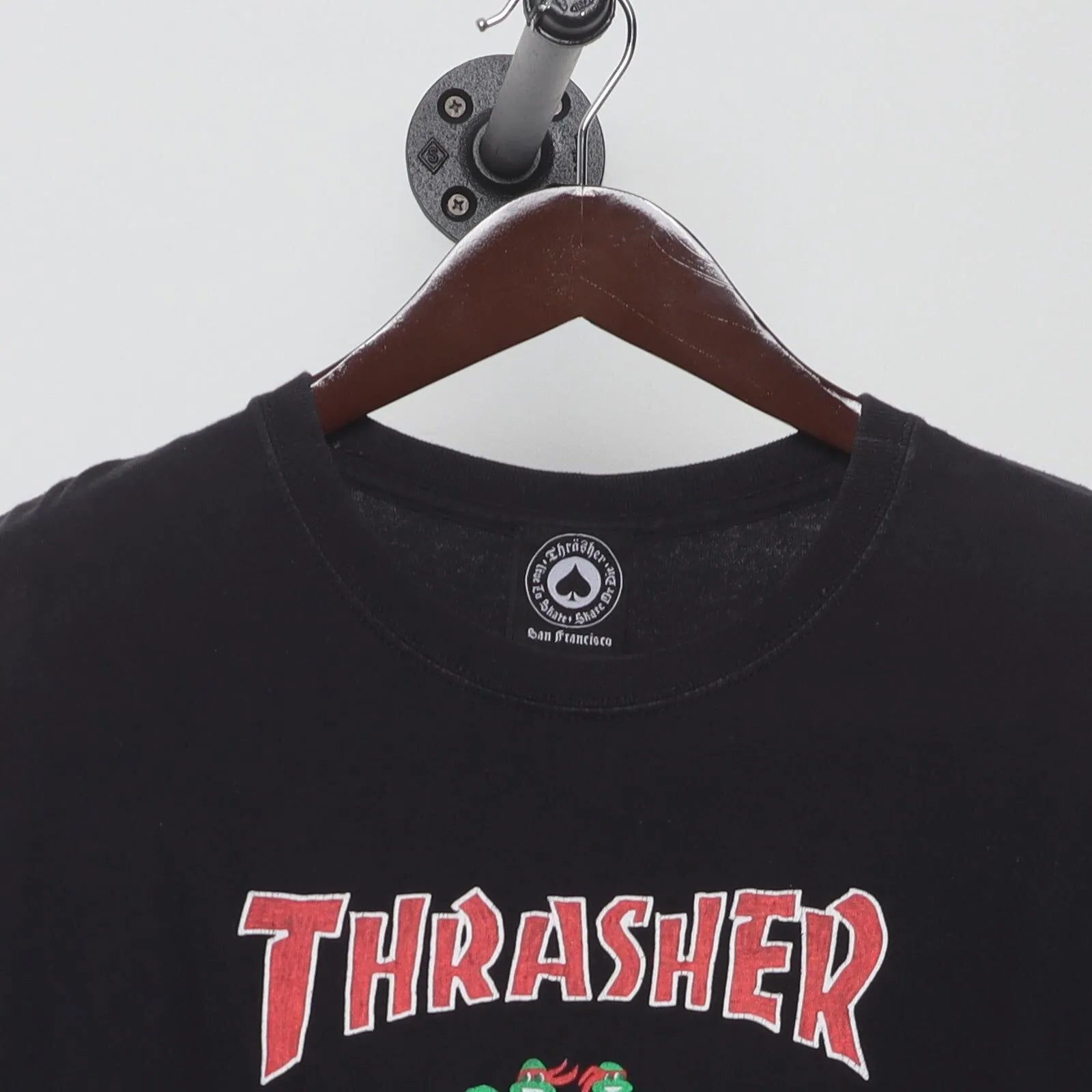 Close-up of the collar and tag on the Modern Thrasher "Skate Frogs" T-Shirt - L