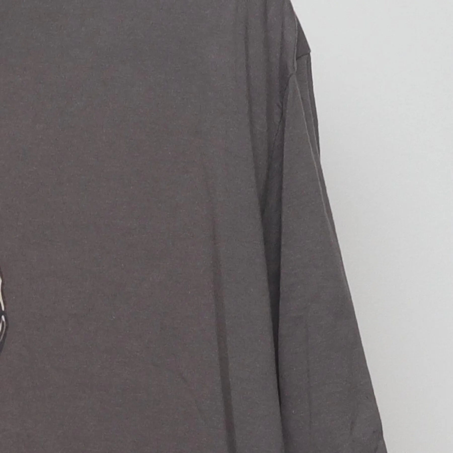 Close-up of the Right sleeve on the Vintage Y2K Jane Austen "More Pride Less Prejudice" T-Shirt - XL
