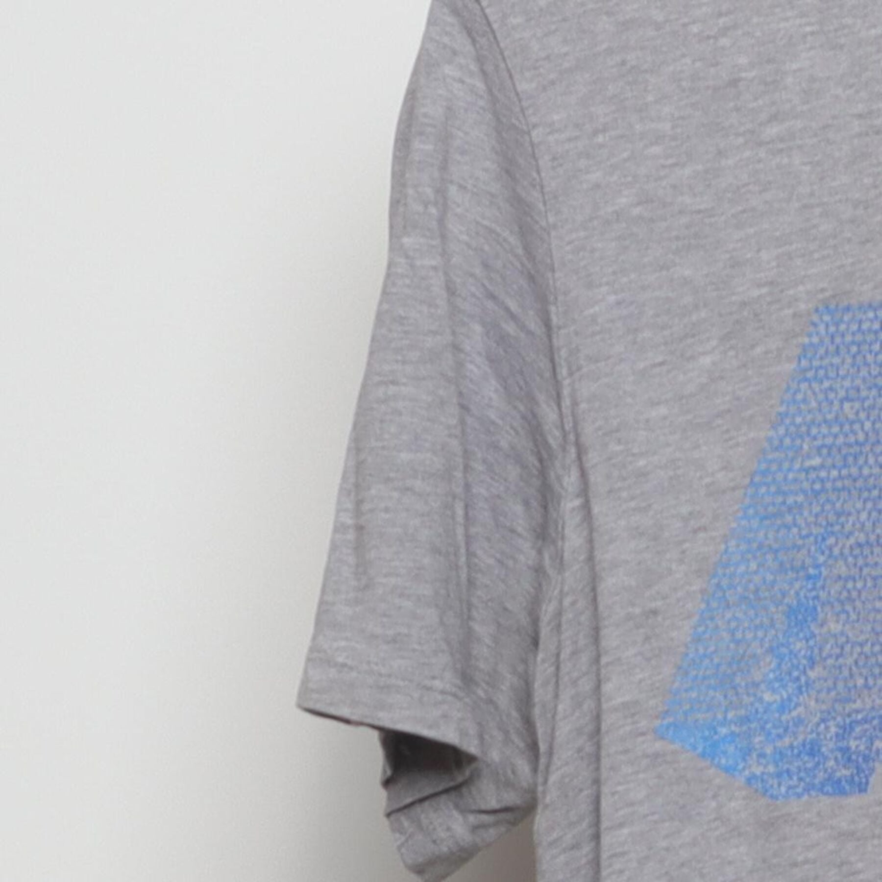 Close-up of the Left sleeve on the Vintage Y2K Nike "Gradient Block Logo" T-Shirt - S