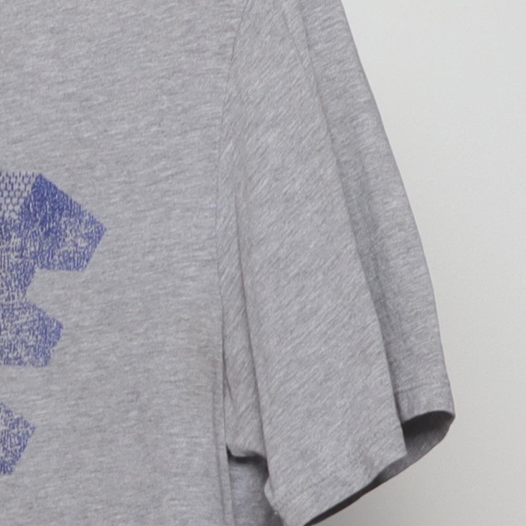 Close-up of the Right sleeve on the Vintage Y2K Nike "Gradient Block Logo" T-Shirt - S
