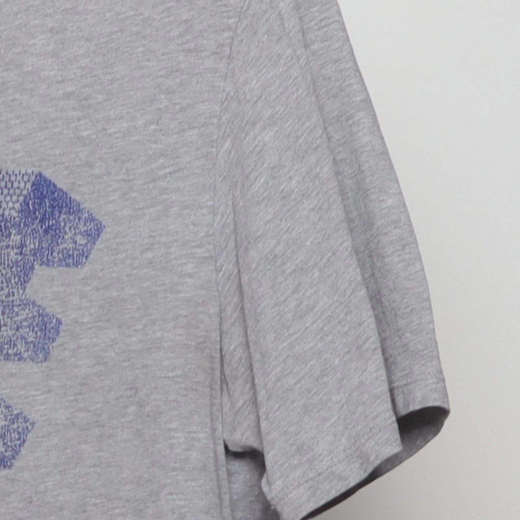 Close-up of the Right sleeve on the Vintage Y2K Nike "Gradient Block Logo" T-Shirt - S