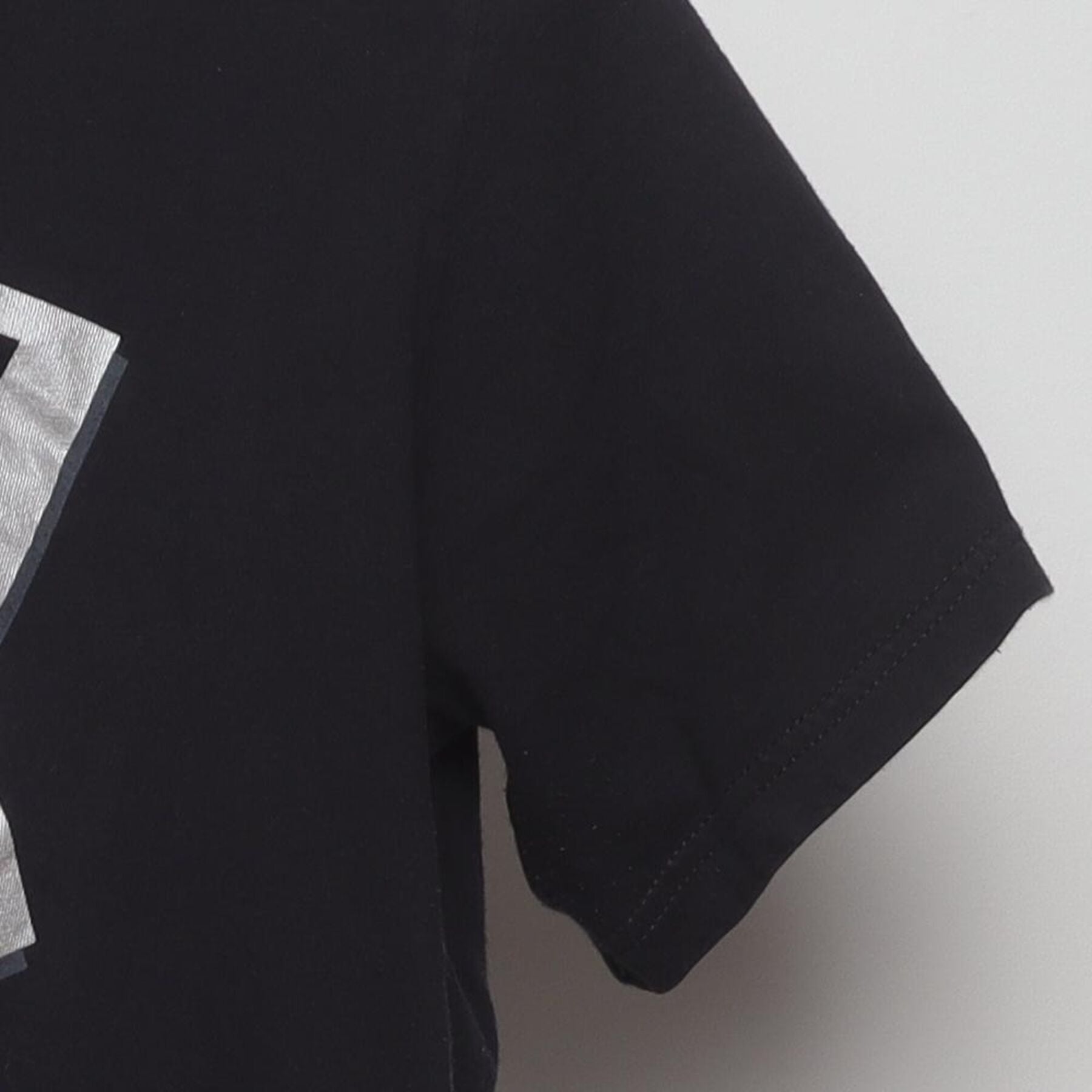 Close-up of the Right sleeve on the Vintage Y2K Nike "Just Do It" T-Shirt - S