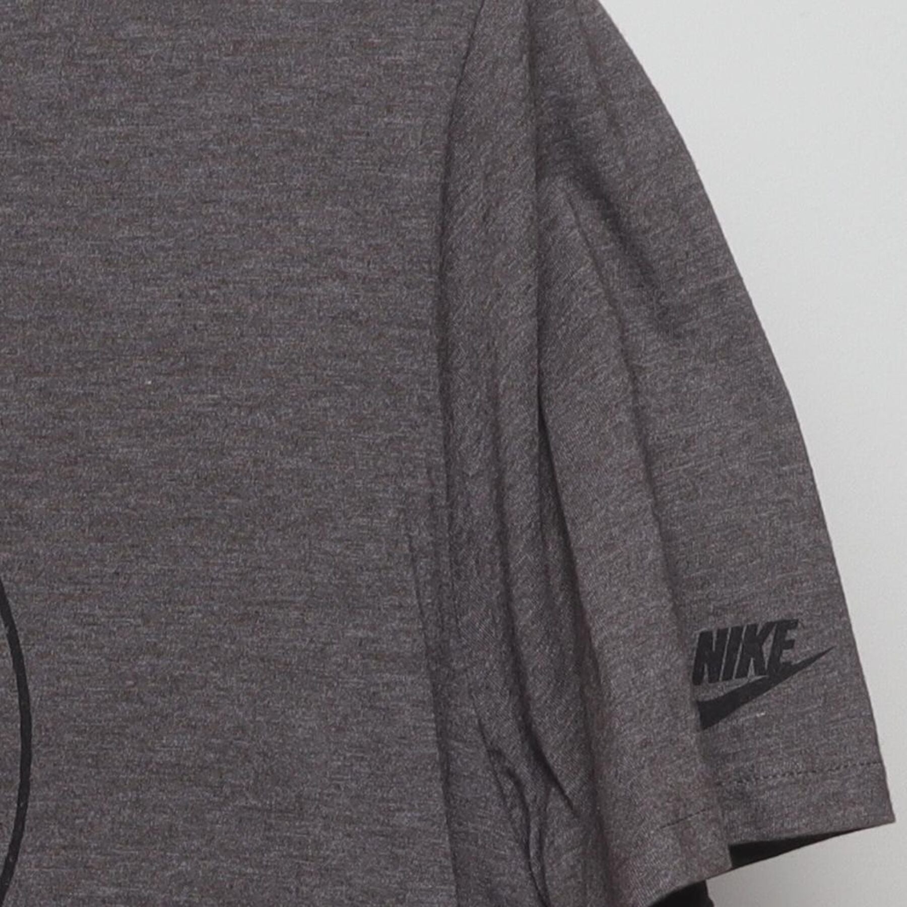 Close-up of the Right sleeve on the Vintage Y2K Nike "NYC Est. 1972" T-Shirt - L