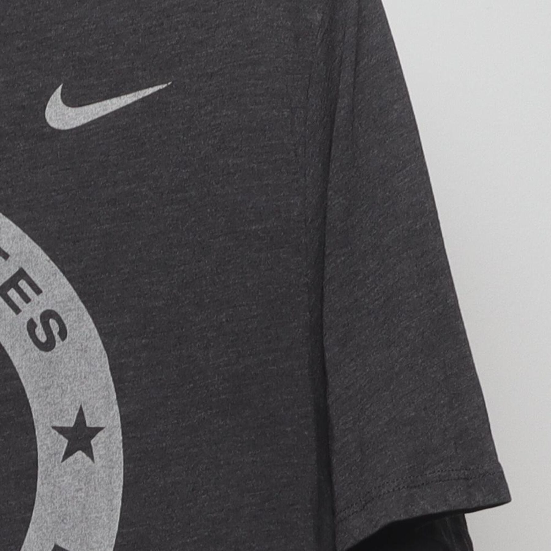 Close-up of the Right sleeve on the Vintage Y2K Nike "United States Olympic Team" T-Shirt - L