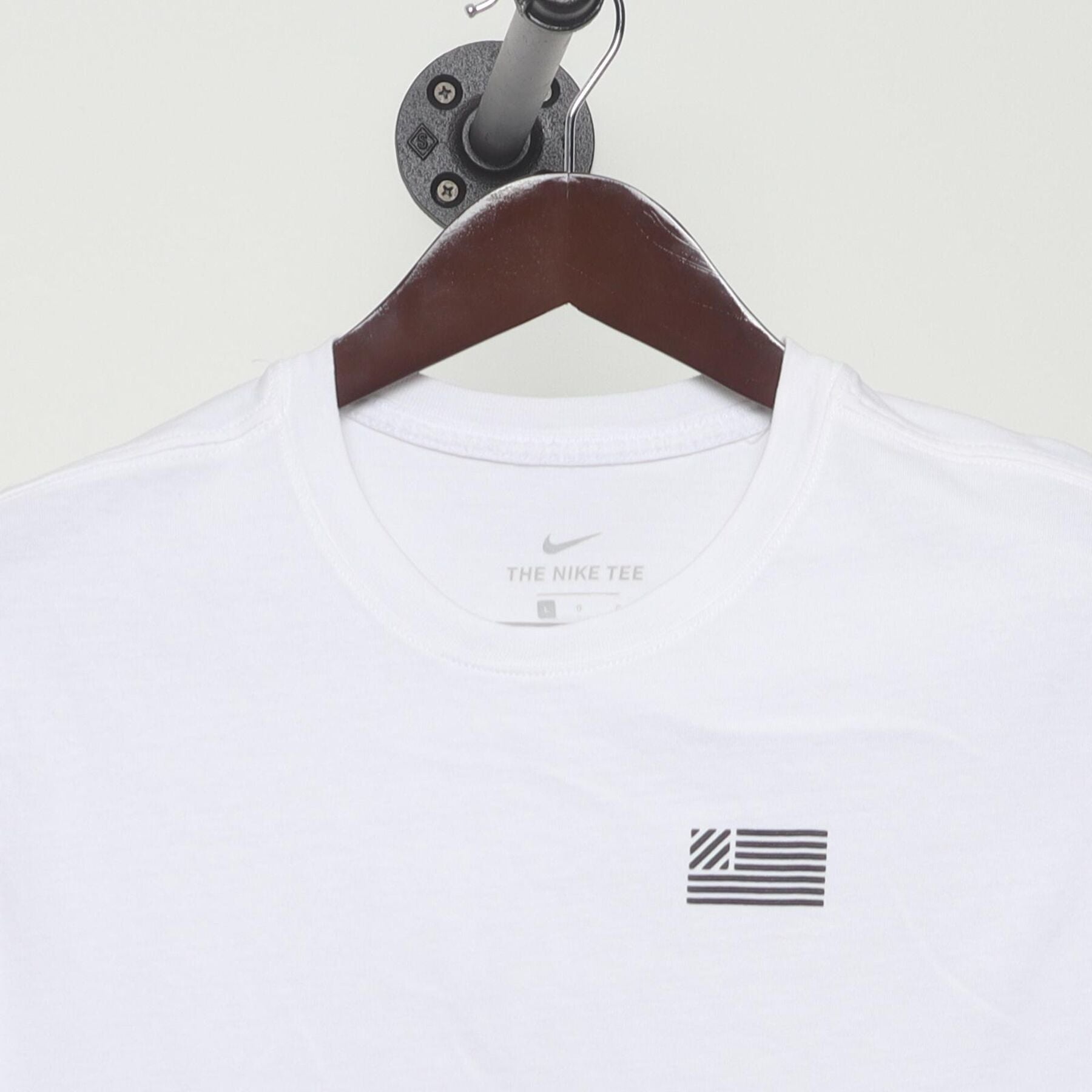Close-up of the collar and tag on the Vintage 2010s Nike "US Soccer One Nation One Team" T-Shirt - M