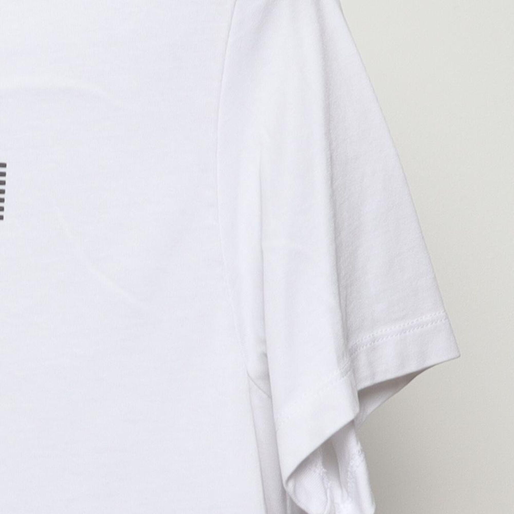 Close-up of the Right sleeve on the Vintage 2010s Nike "US Soccer One Nation One Team" T-Shirt - M