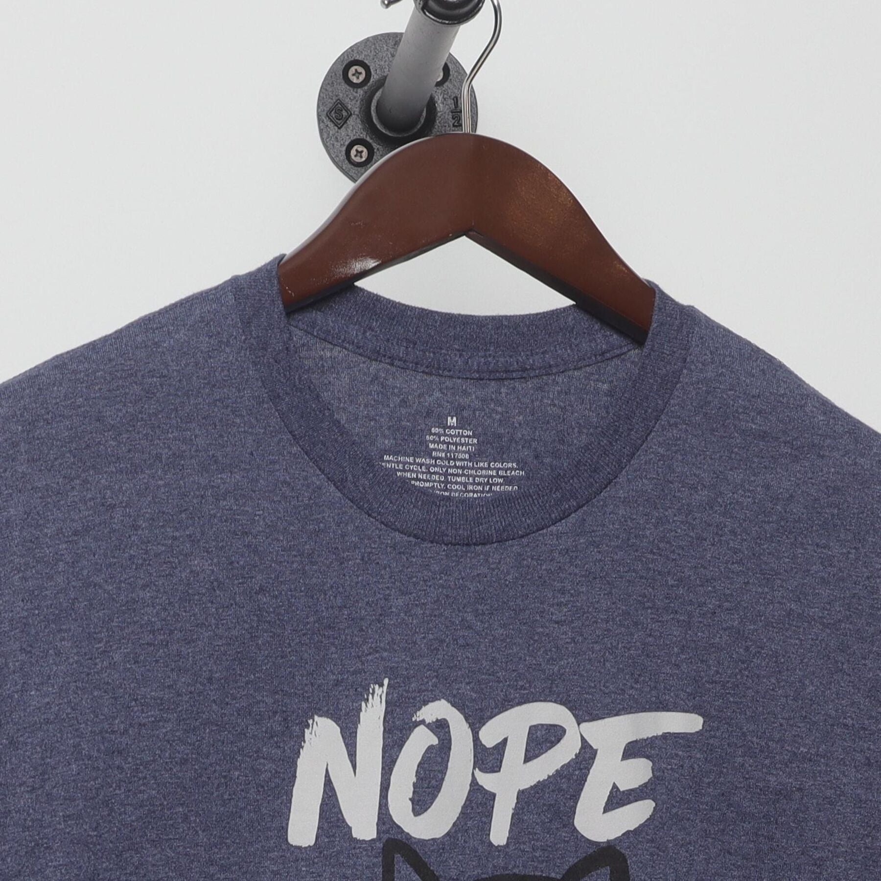 Close-up of the collar and tag on the Vintage Y2K "Nope Not Today" Cat T-Shirt - S